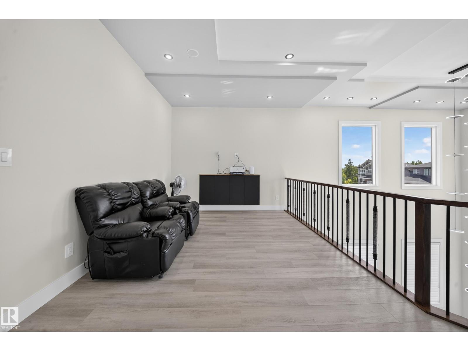 4017 47 Av Property Photo 38