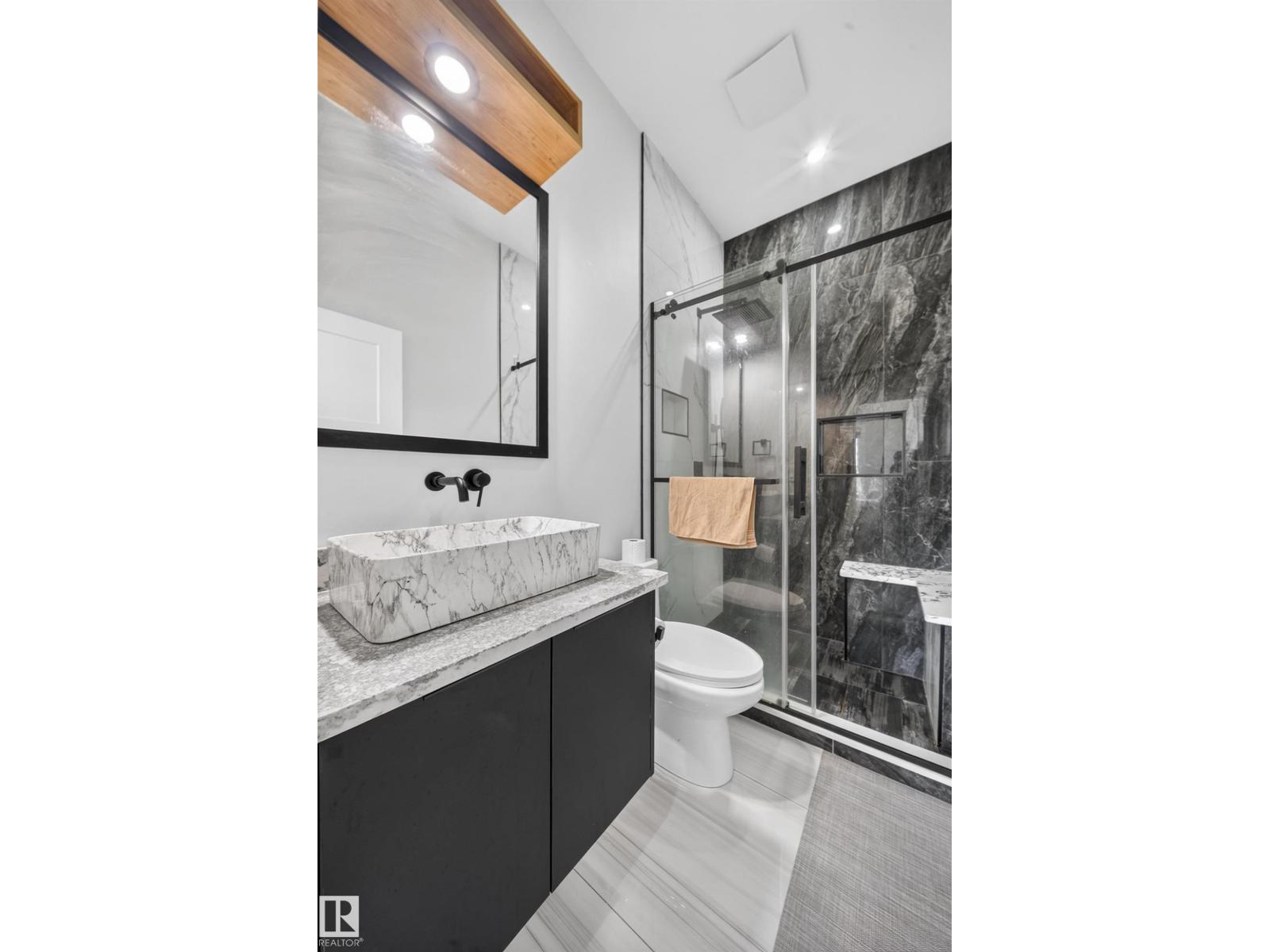 4017 47 Av Property Photo 50