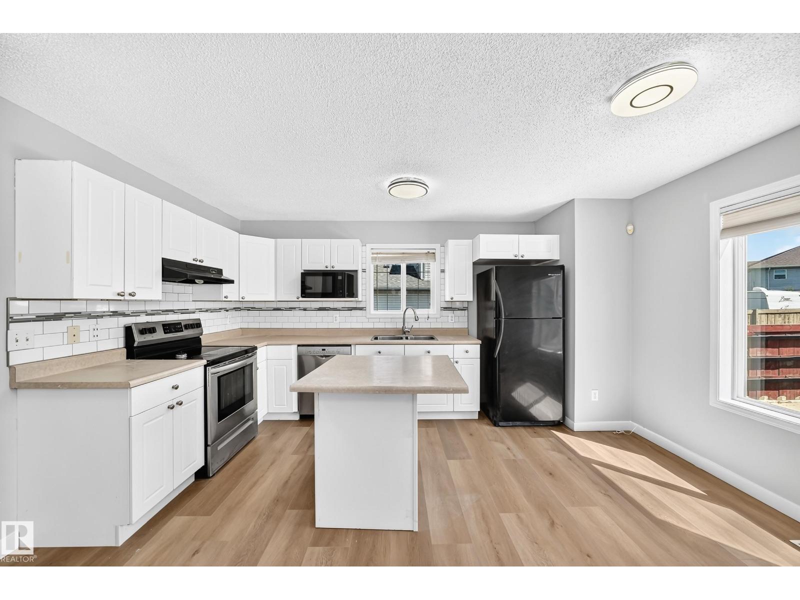 203 84 St Sw Property Photo 4