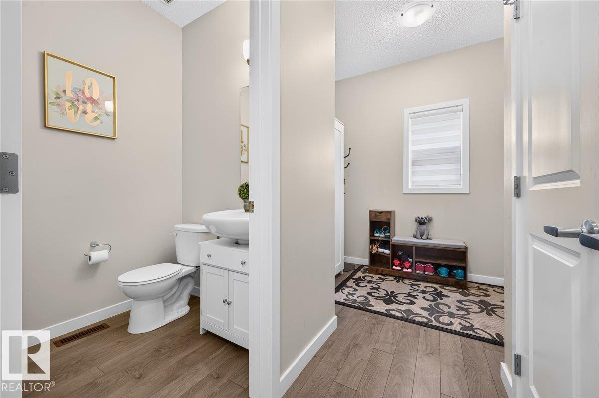 2709 Collins Crescent Sw Property Photo 8