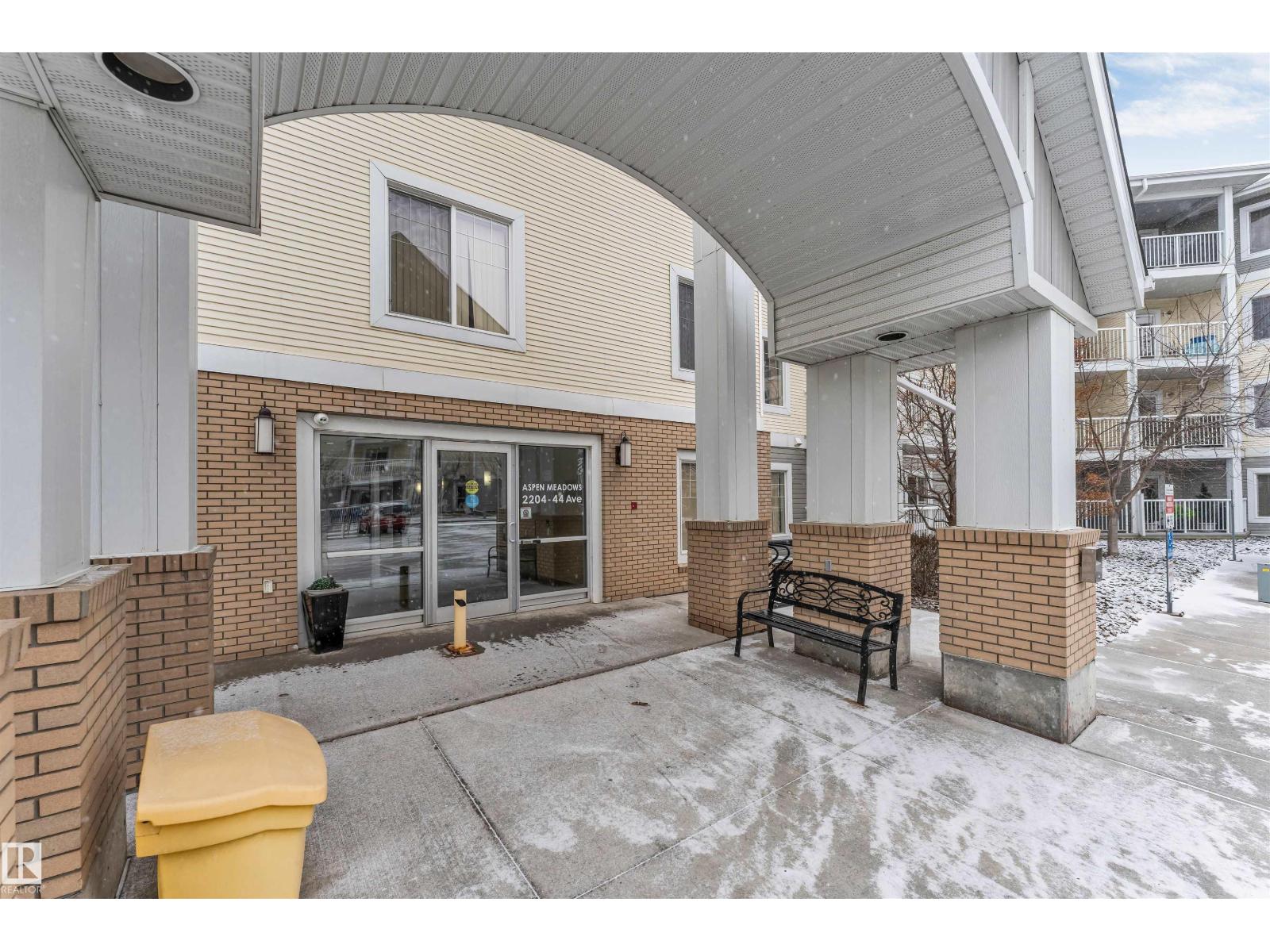 #409 2204 44 Av Nw Property Photo 2