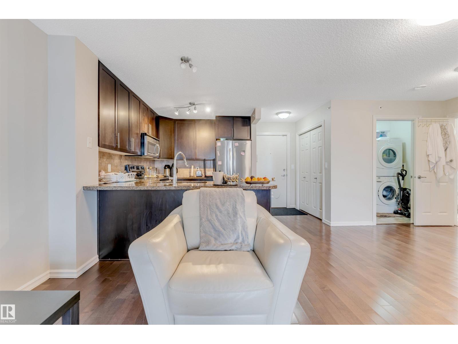 #409 2204 44 Av Nw Property Photo 11
