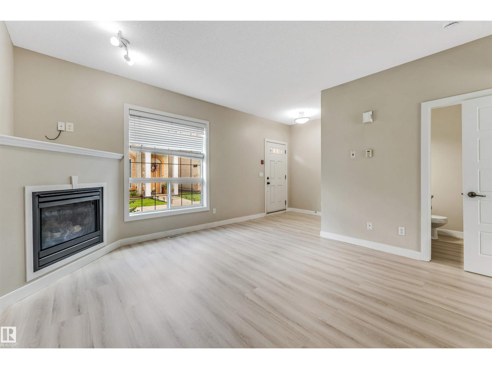 #27 13825 155 Av Nw Property Photo 6