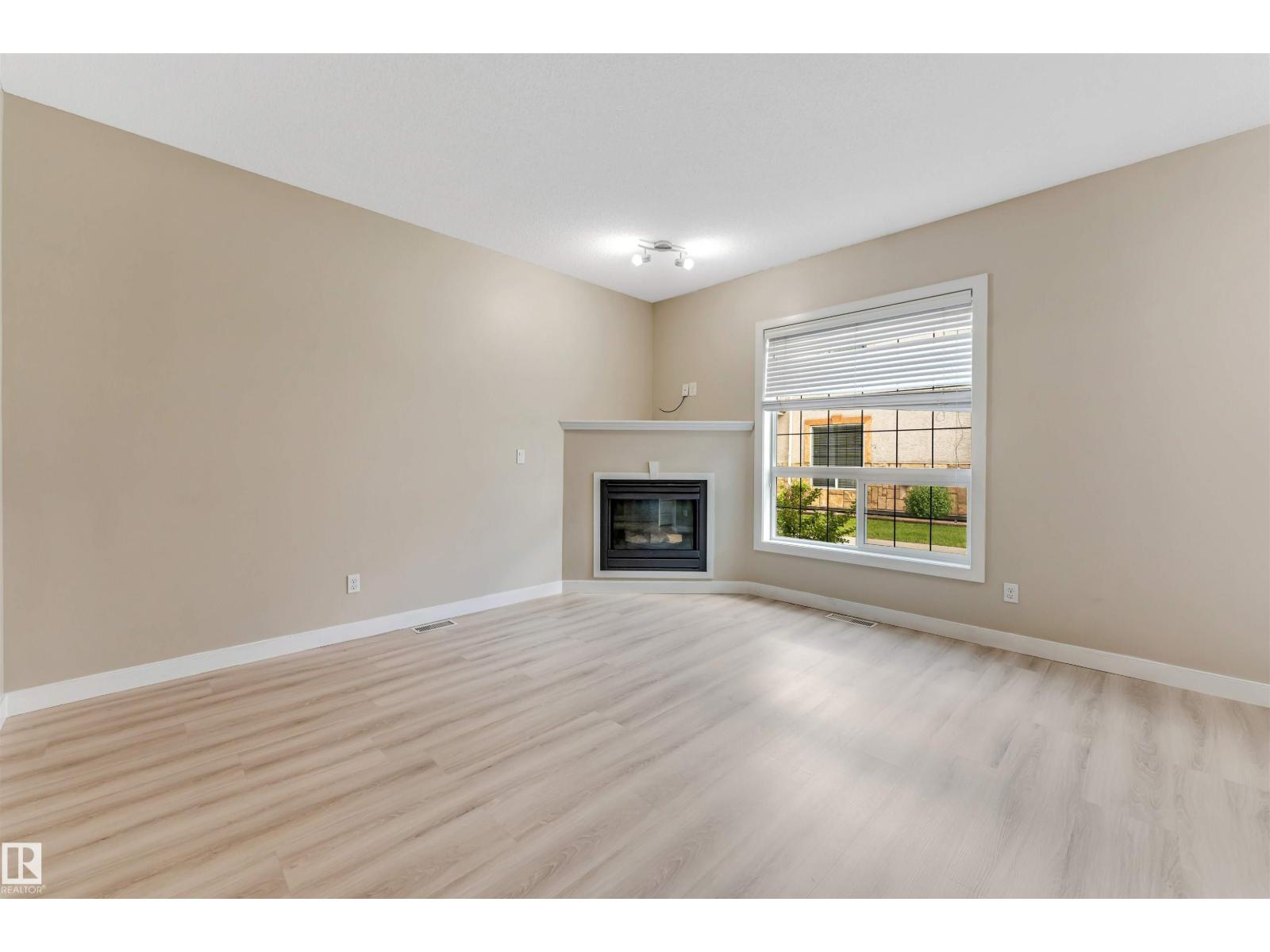 #27 13825 155 Av Nw Property Photo 9