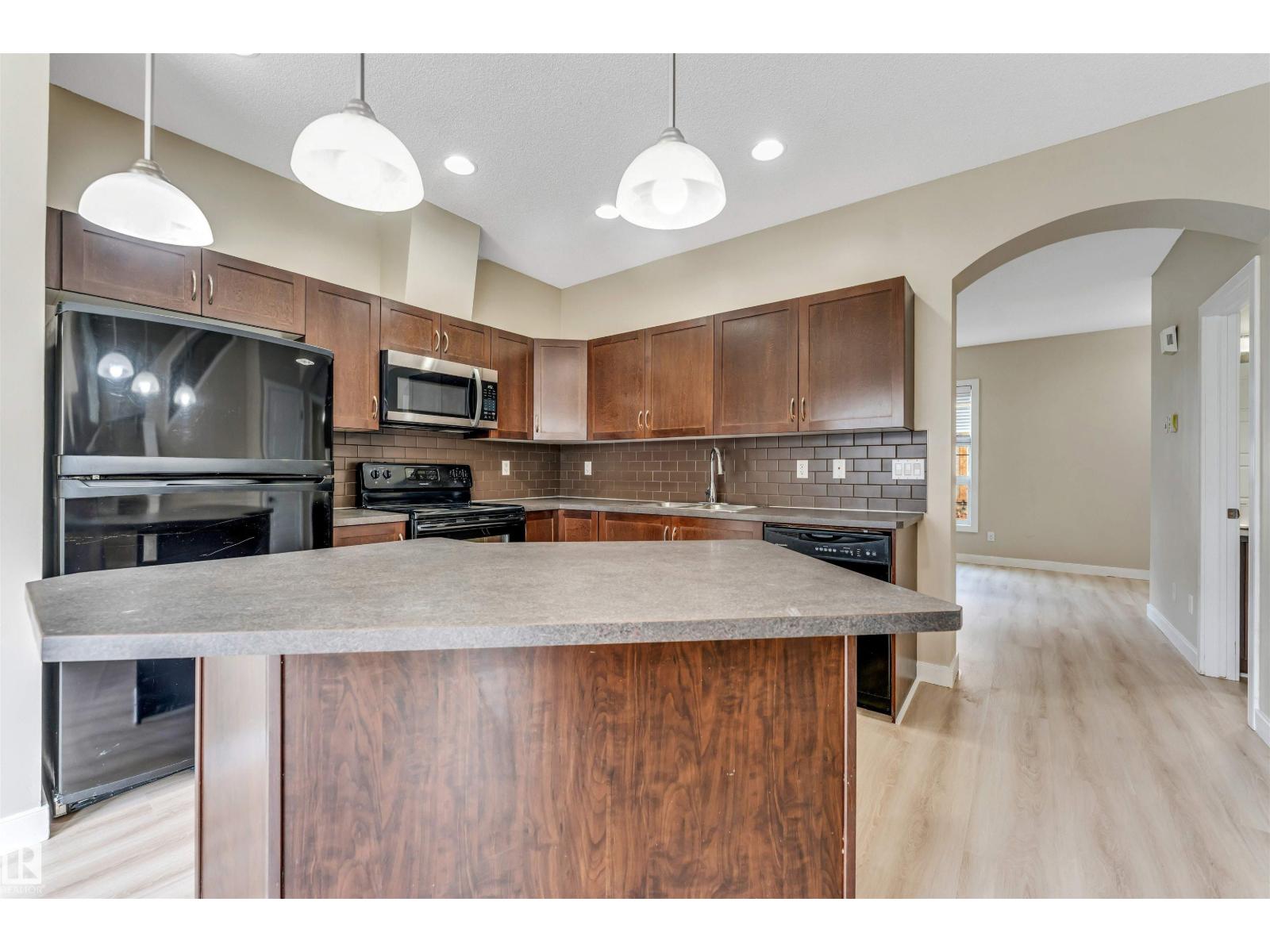 #27 13825 155 Av Nw Property Photo 11