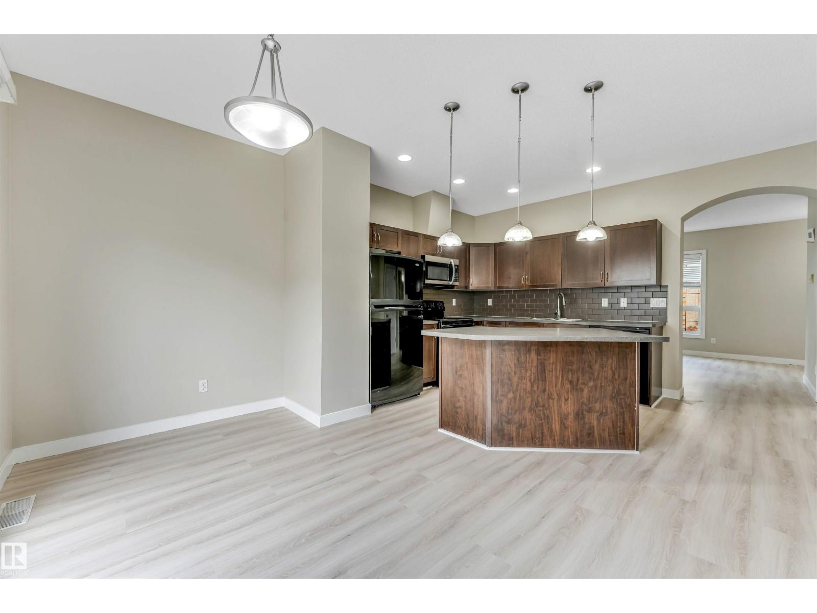 #27 13825 155 Av Nw Property Photo 15