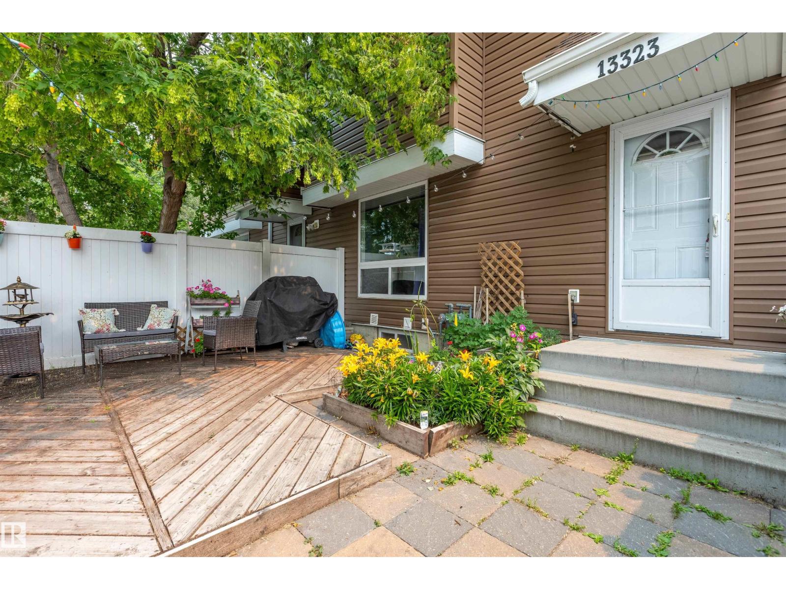 13323 47 St Nw Property Photo 1