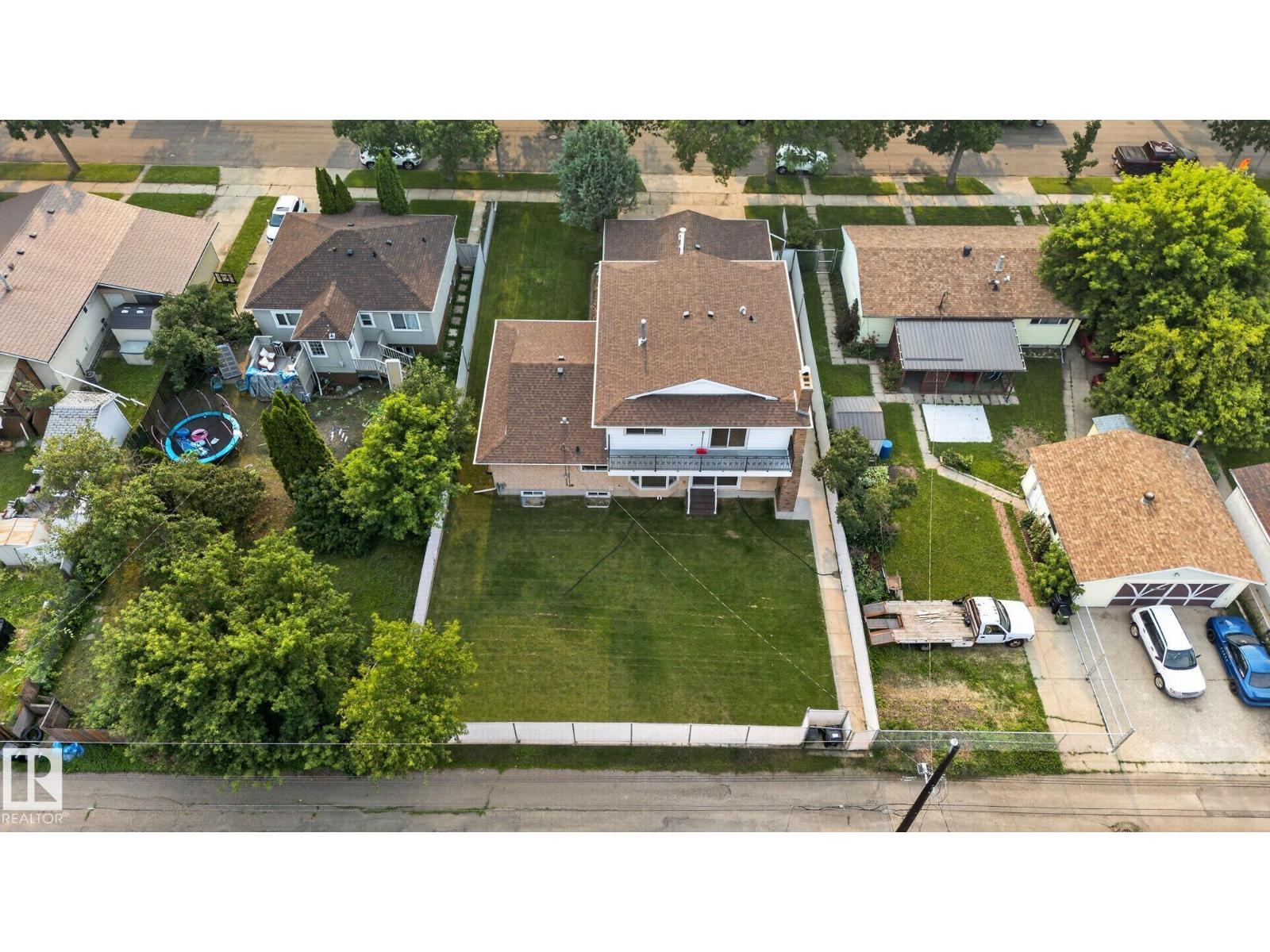 12121 42 St Nw Property Photo 3