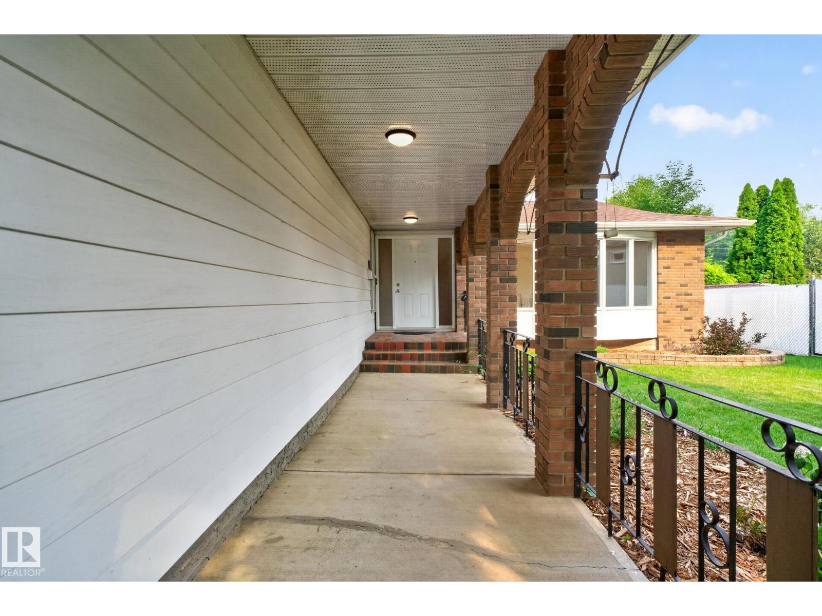 12121 42 St Nw Property Photo 4