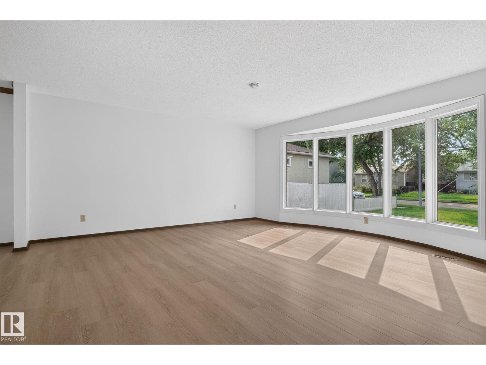 12121 42 St Nw Property Photo 13