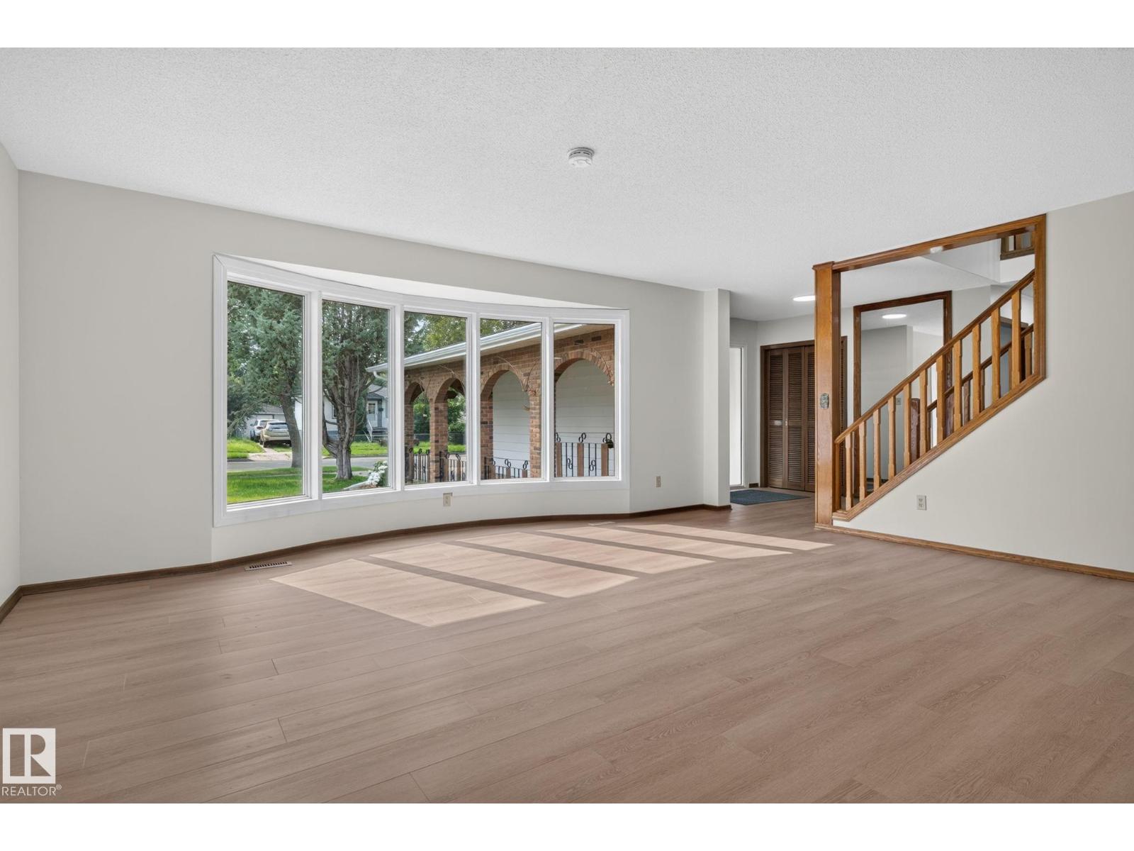 12121 42 St Nw Property Photo 14