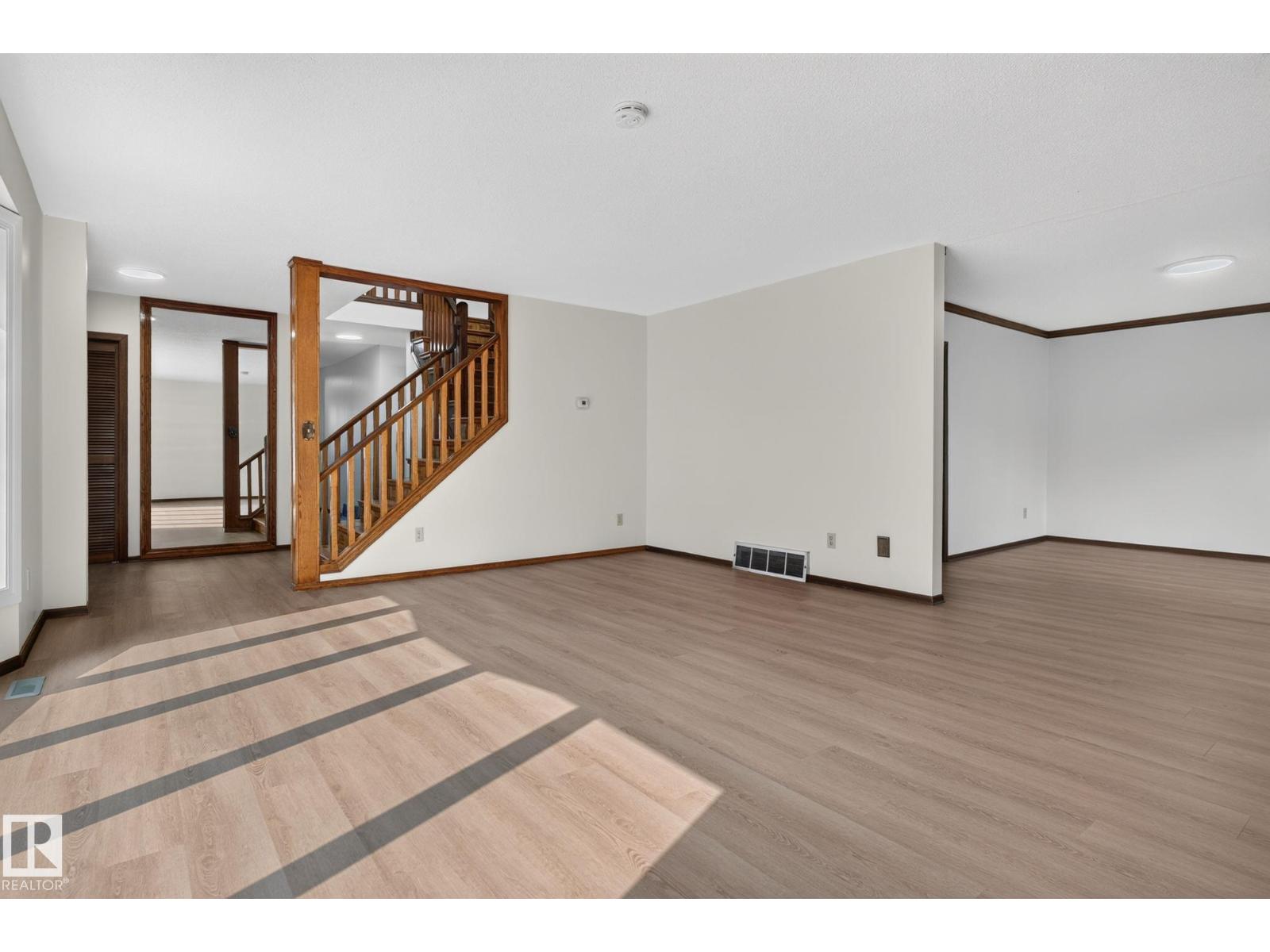 12121 42 St Nw Property Photo 15