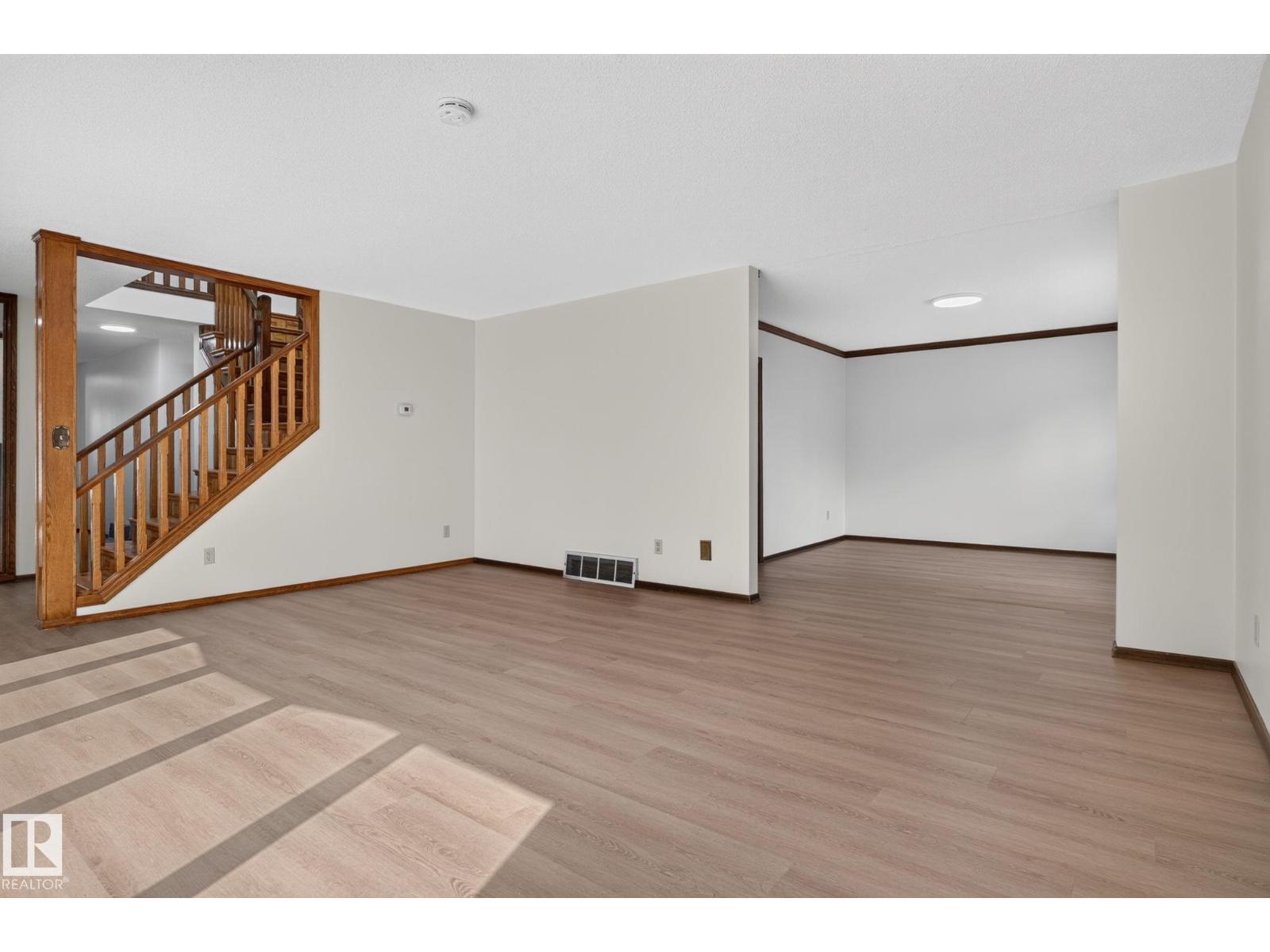 12121 42 St Nw Property Photo 16