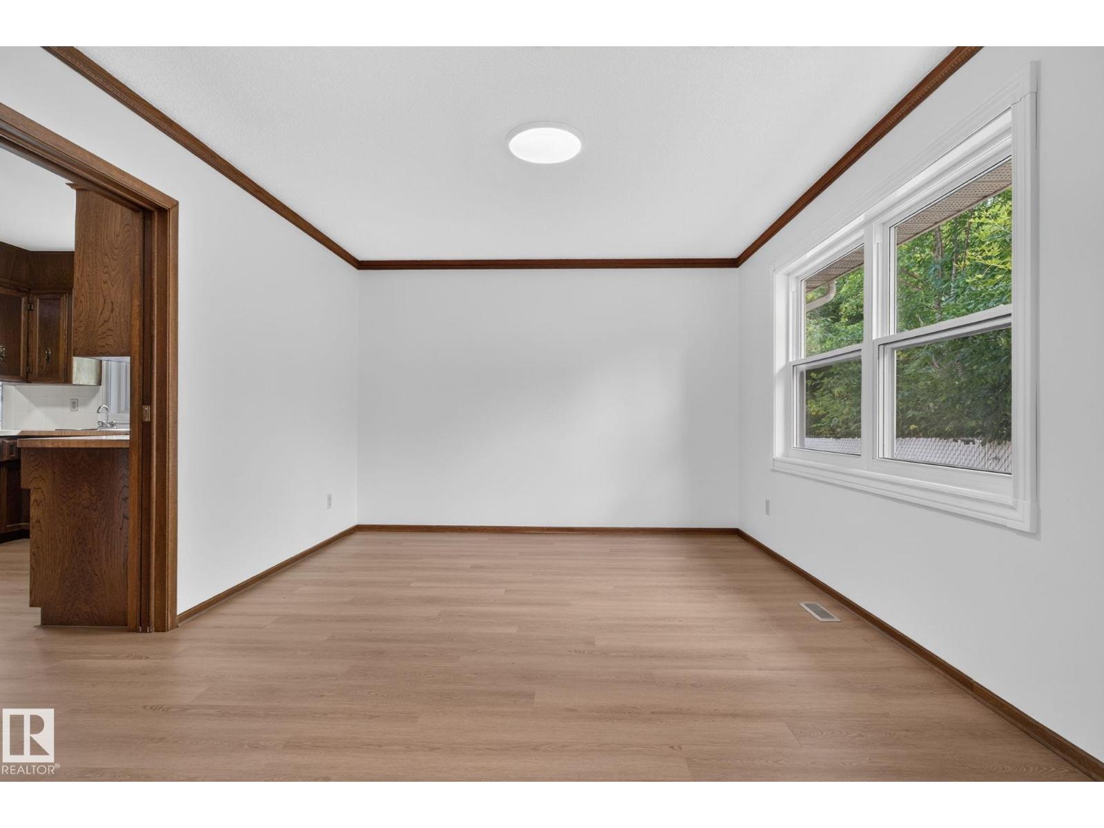 12121 42 St Nw Property Photo 17