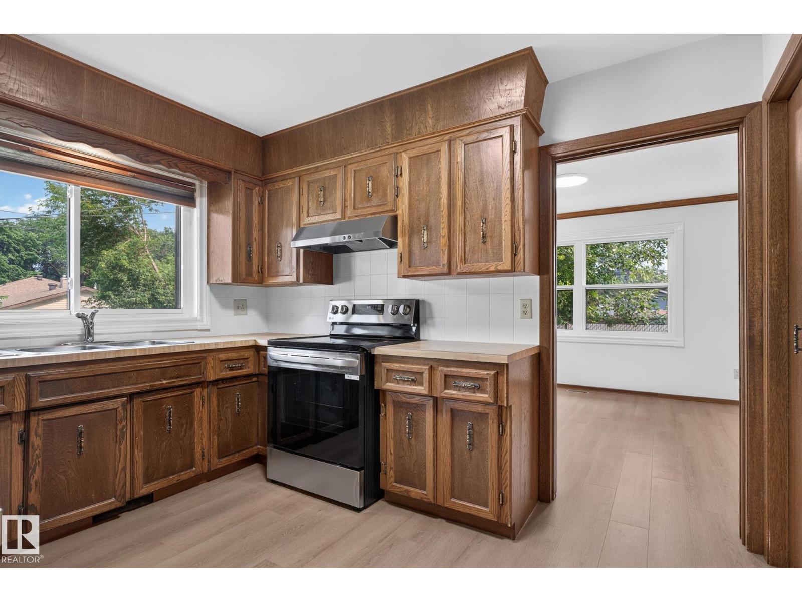 12121 42 St Nw Property Photo 21