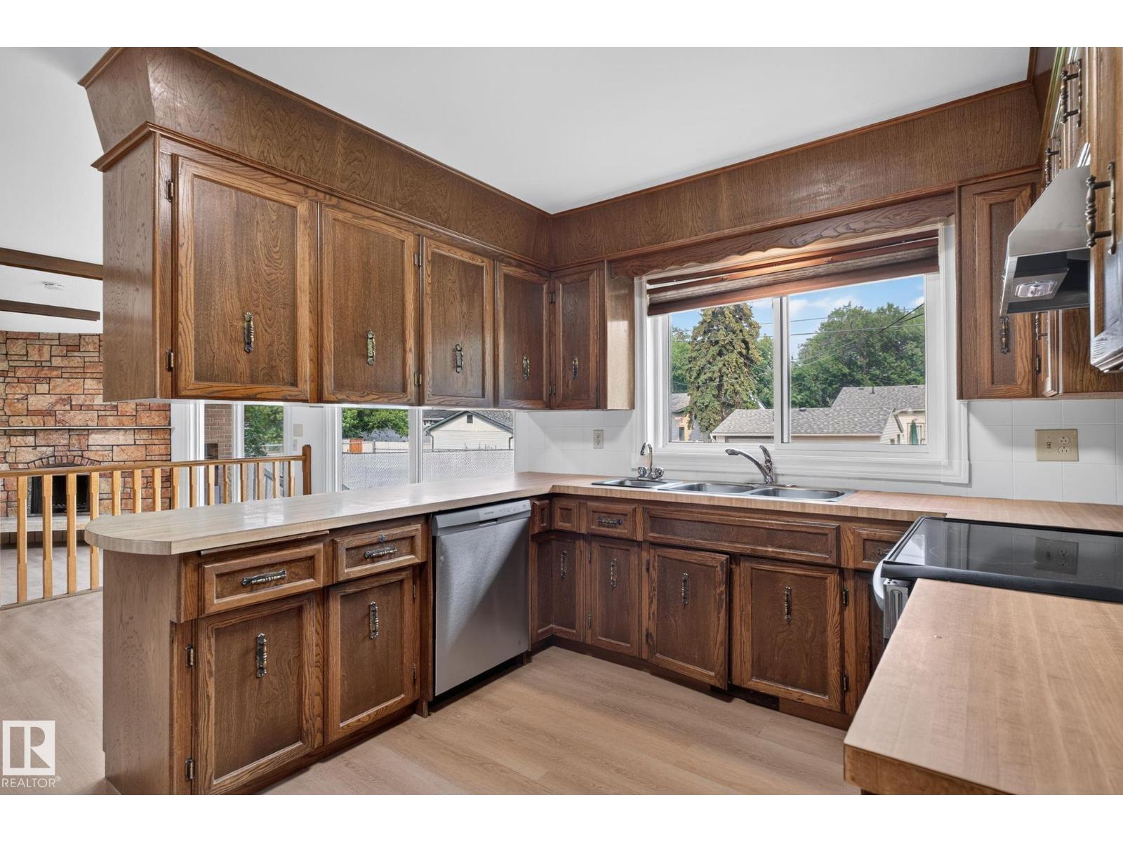 12121 42 St Nw Property Photo 23