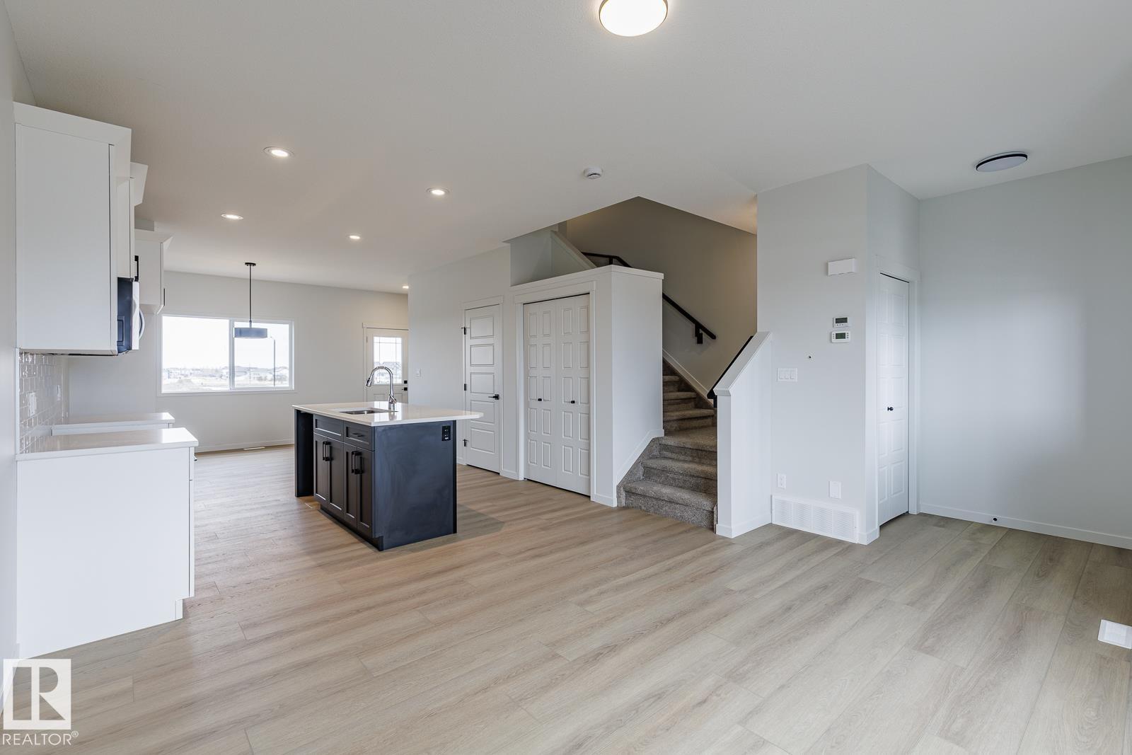 3603 40 Av Property Photo 5