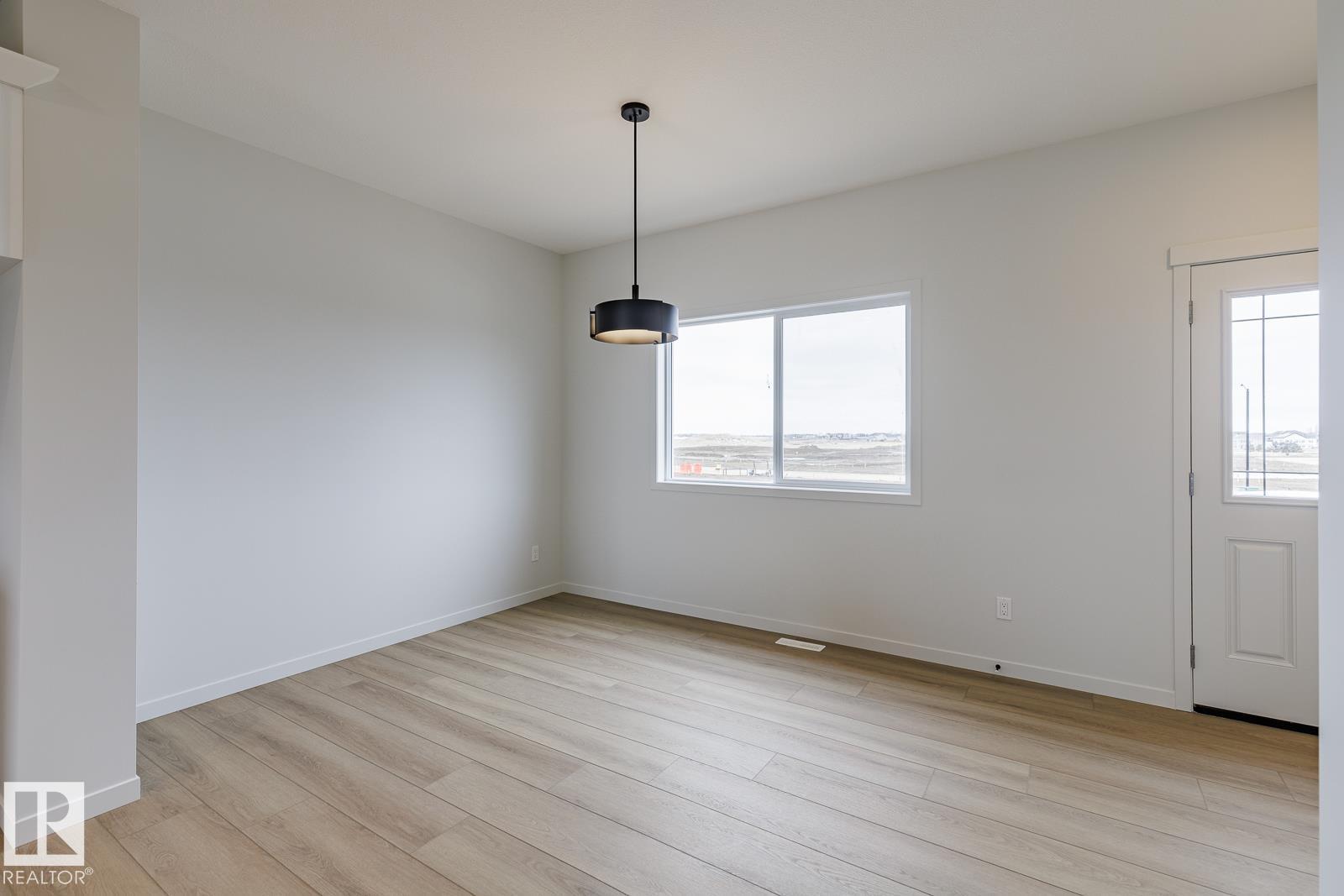 3603 40 Av Property Photo 14