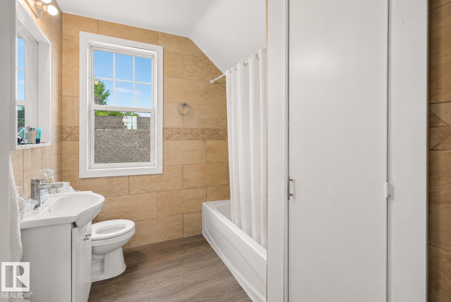 9124 119 Av Nw Property Photo 2