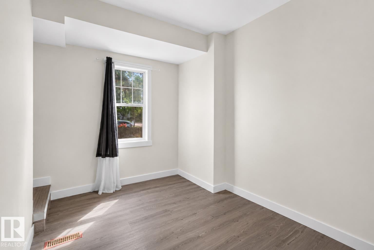 9124 119 Av Nw Property Photo 3