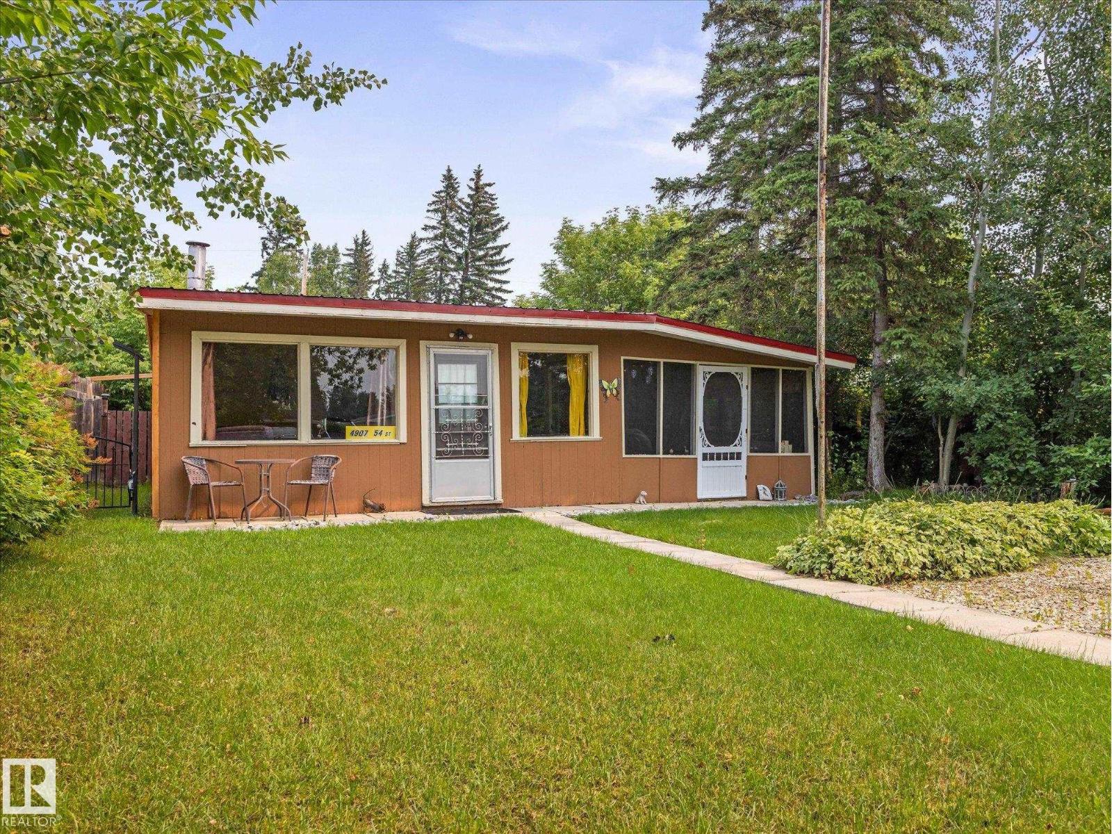 4907 54 ST Property Photo 1