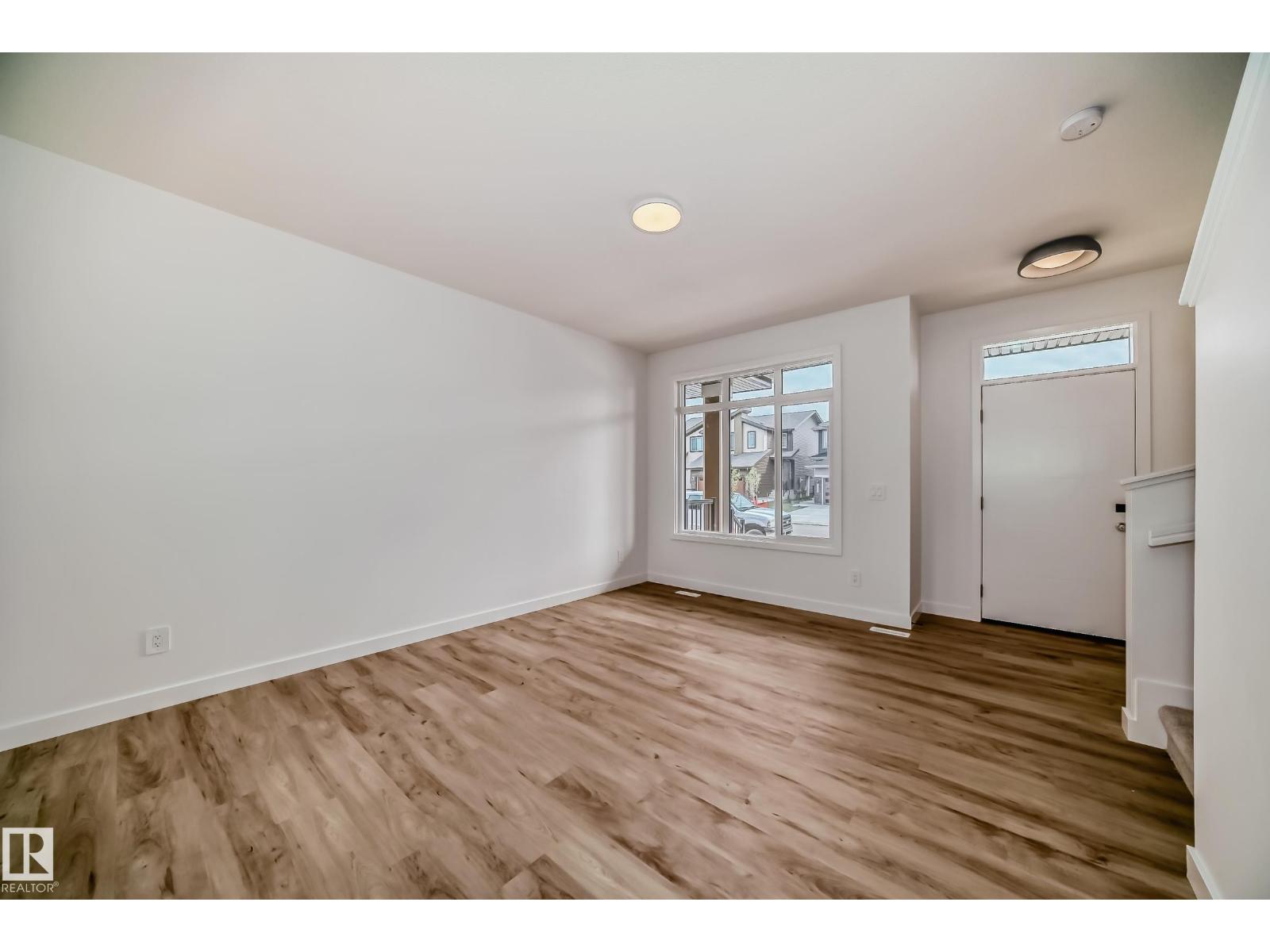 2624 62 St Sw Property Photo 2