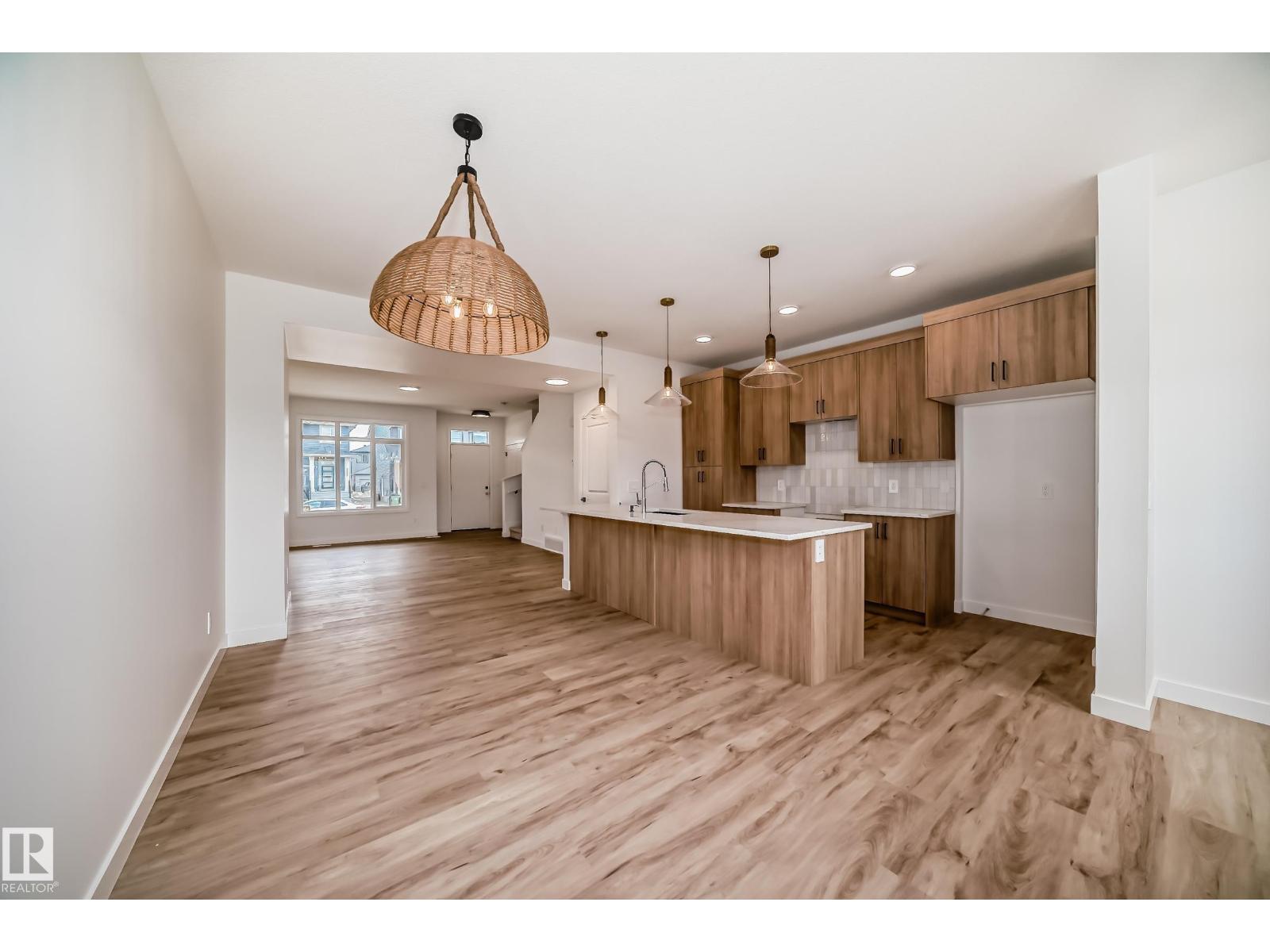 2624 62 St Sw Property Photo 5