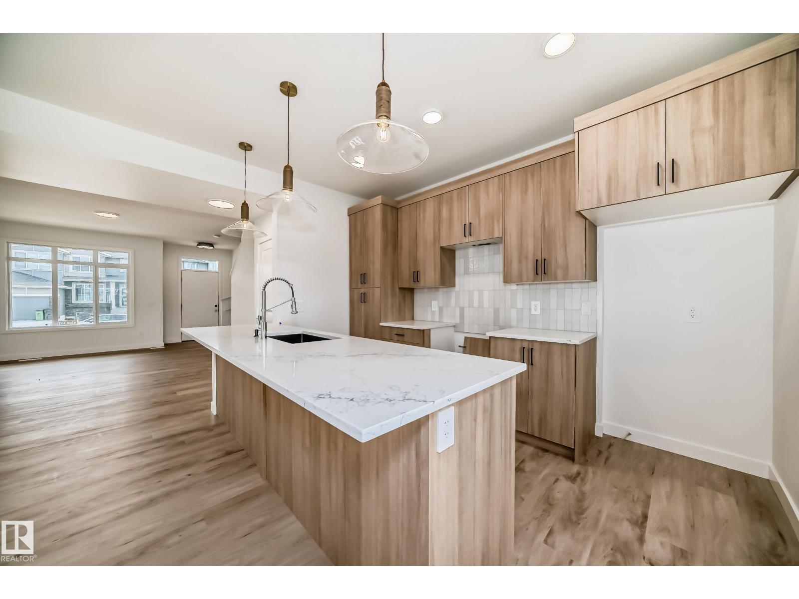 2624 62 St Sw Property Photo 6