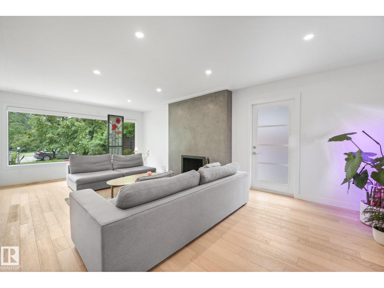 14128 98 Av Nw Property Photo 6