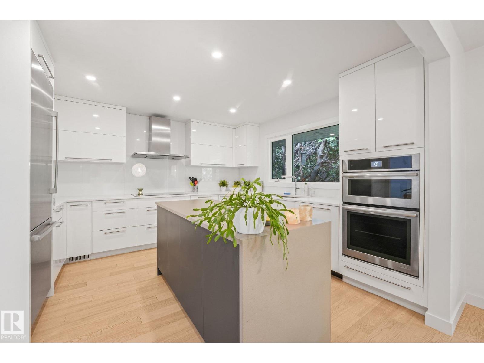 14128 98 Av Nw Property Photo 14