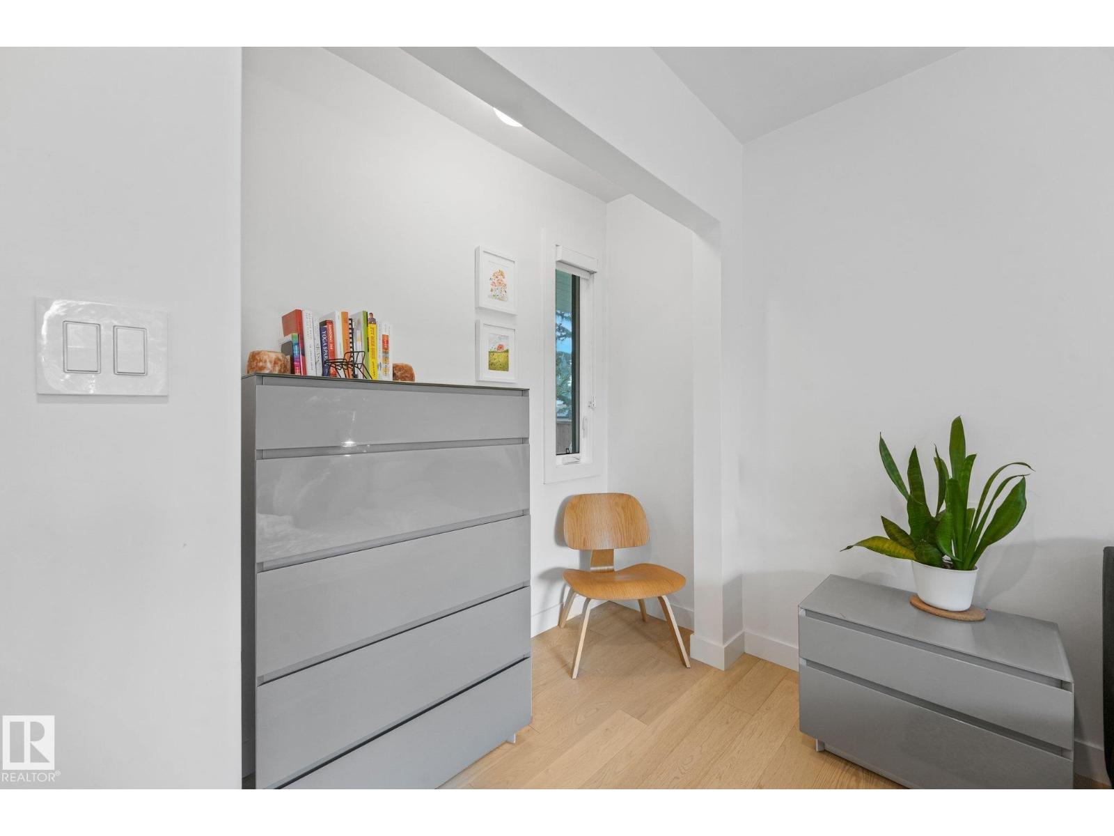 14128 98 Av Nw Property Photo 23