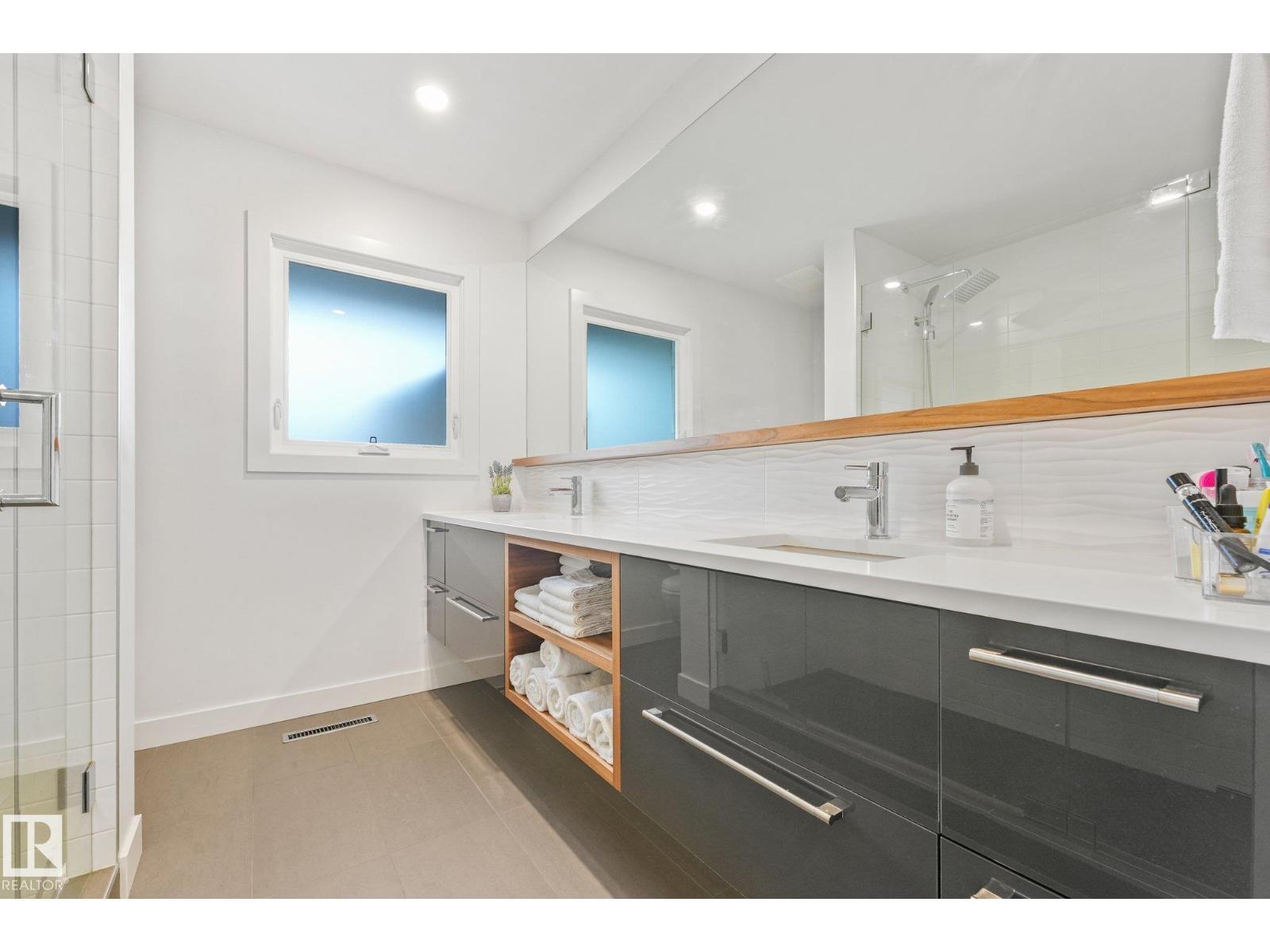 14128 98 Av Nw Property Photo 26
