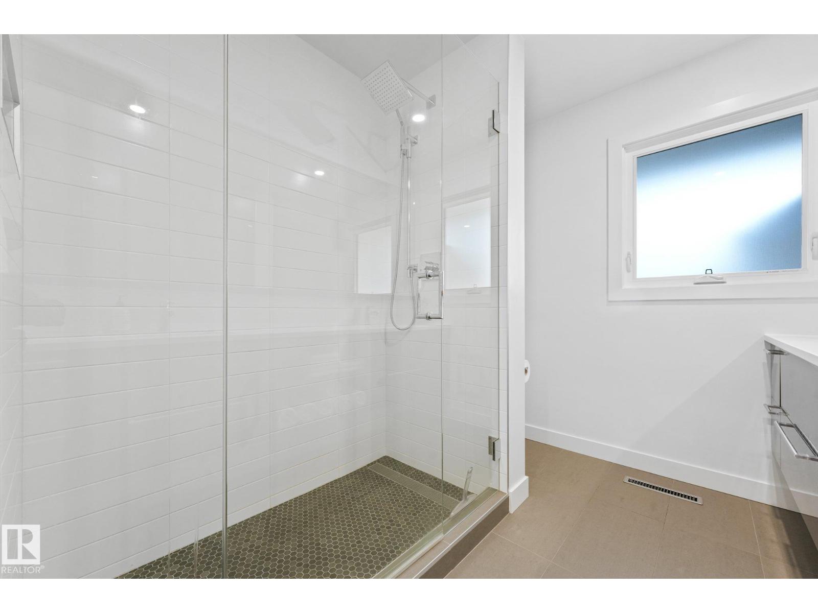 14128 98 Av Nw Property Photo 27
