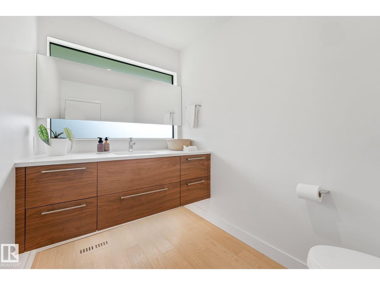 14128 98 Av Nw Property Photo 32