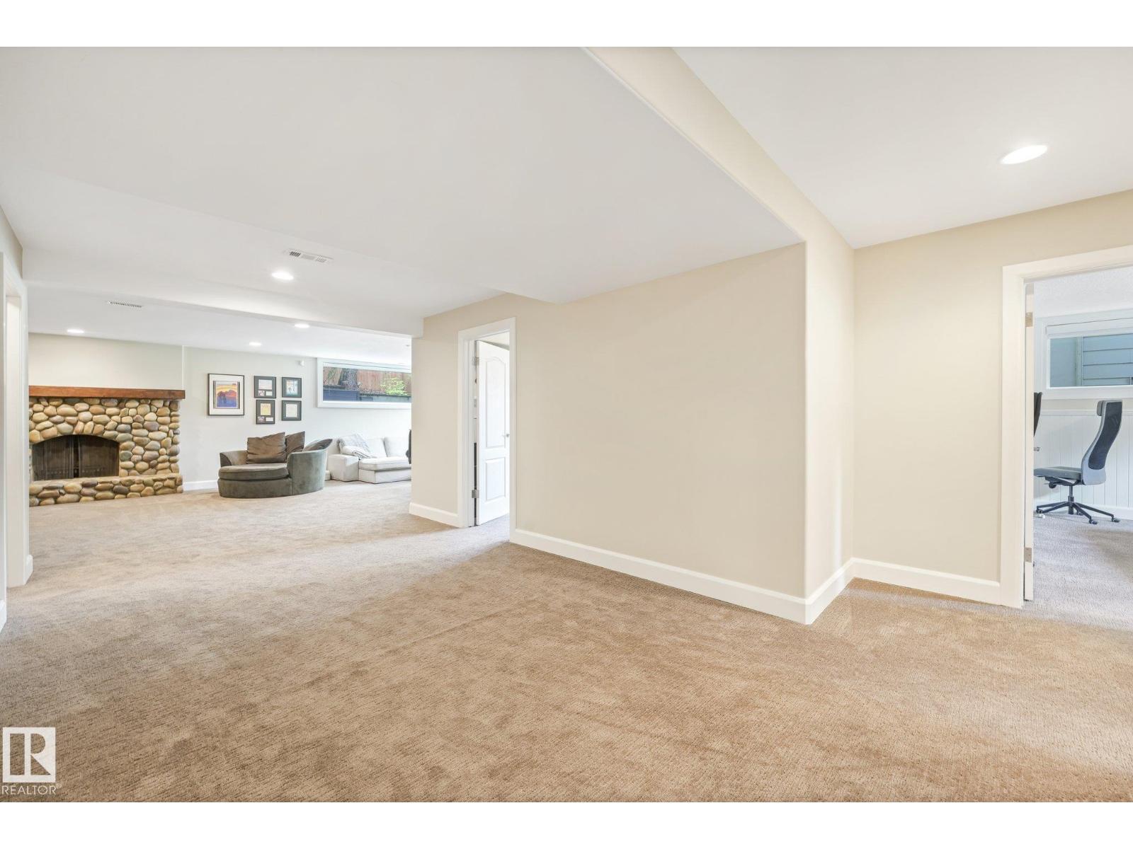 14128 98 Av Nw Property Photo 37