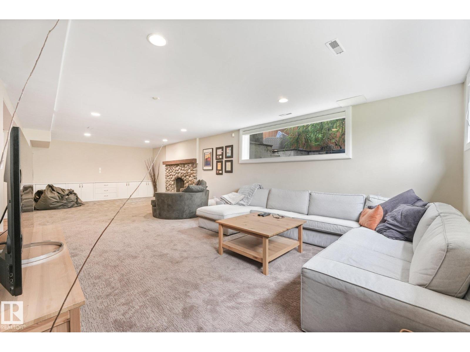 14128 98 Av Nw Property Photo 41