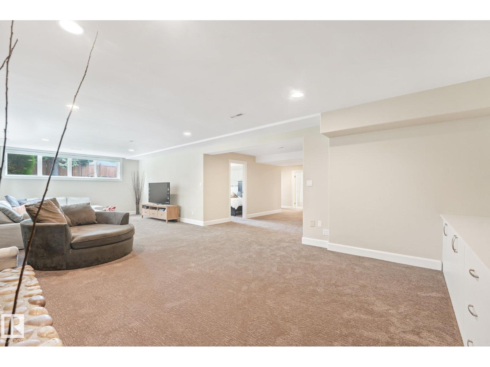 14128 98 Av Nw Property Photo 44