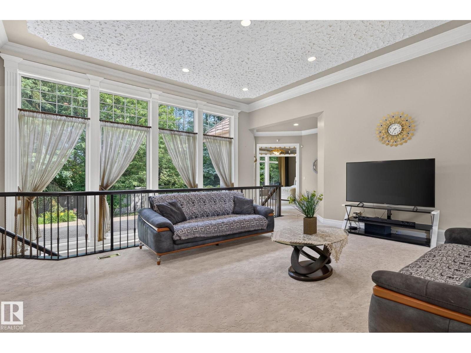 60 Kingsbury Cr Property Photo 8