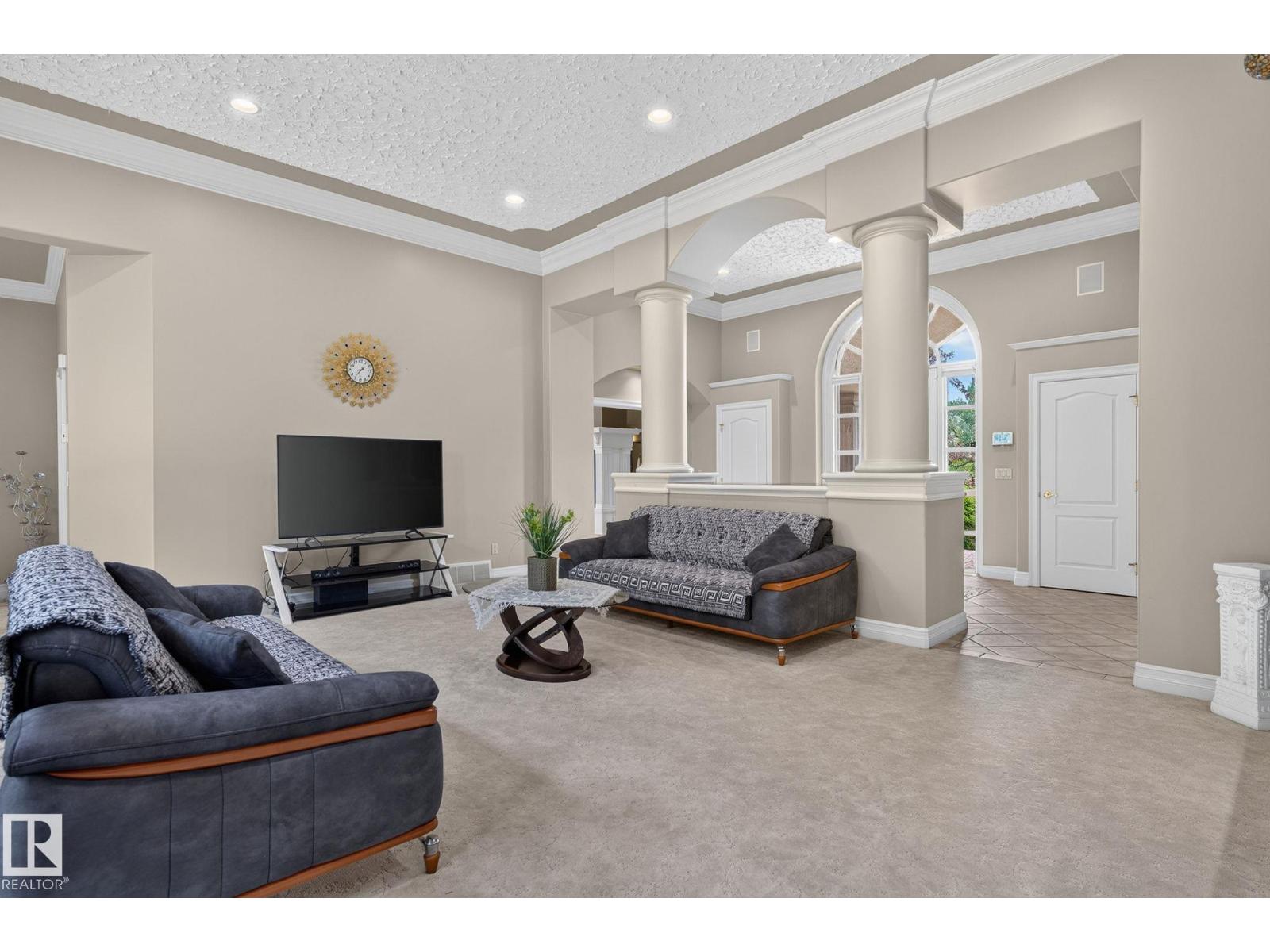 60 Kingsbury Cr Property Photo 11