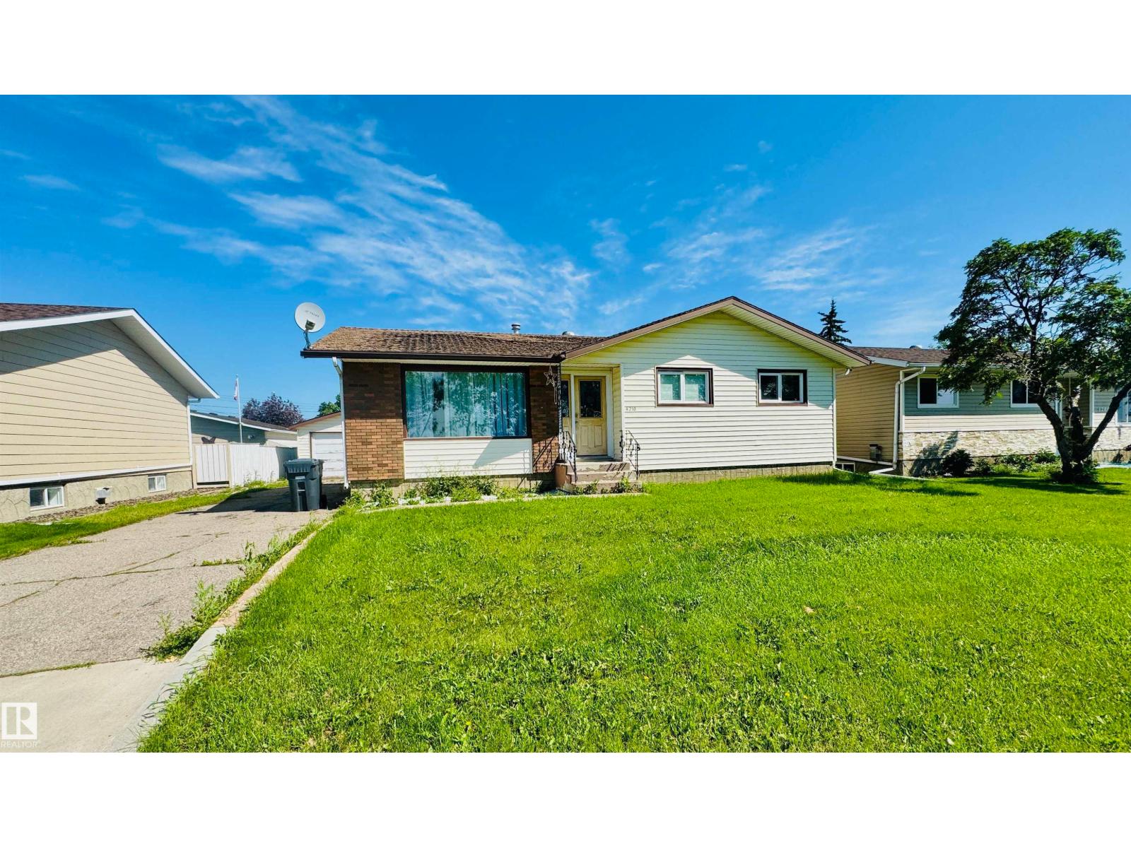 4210 48 Av Photo de la propriété 1