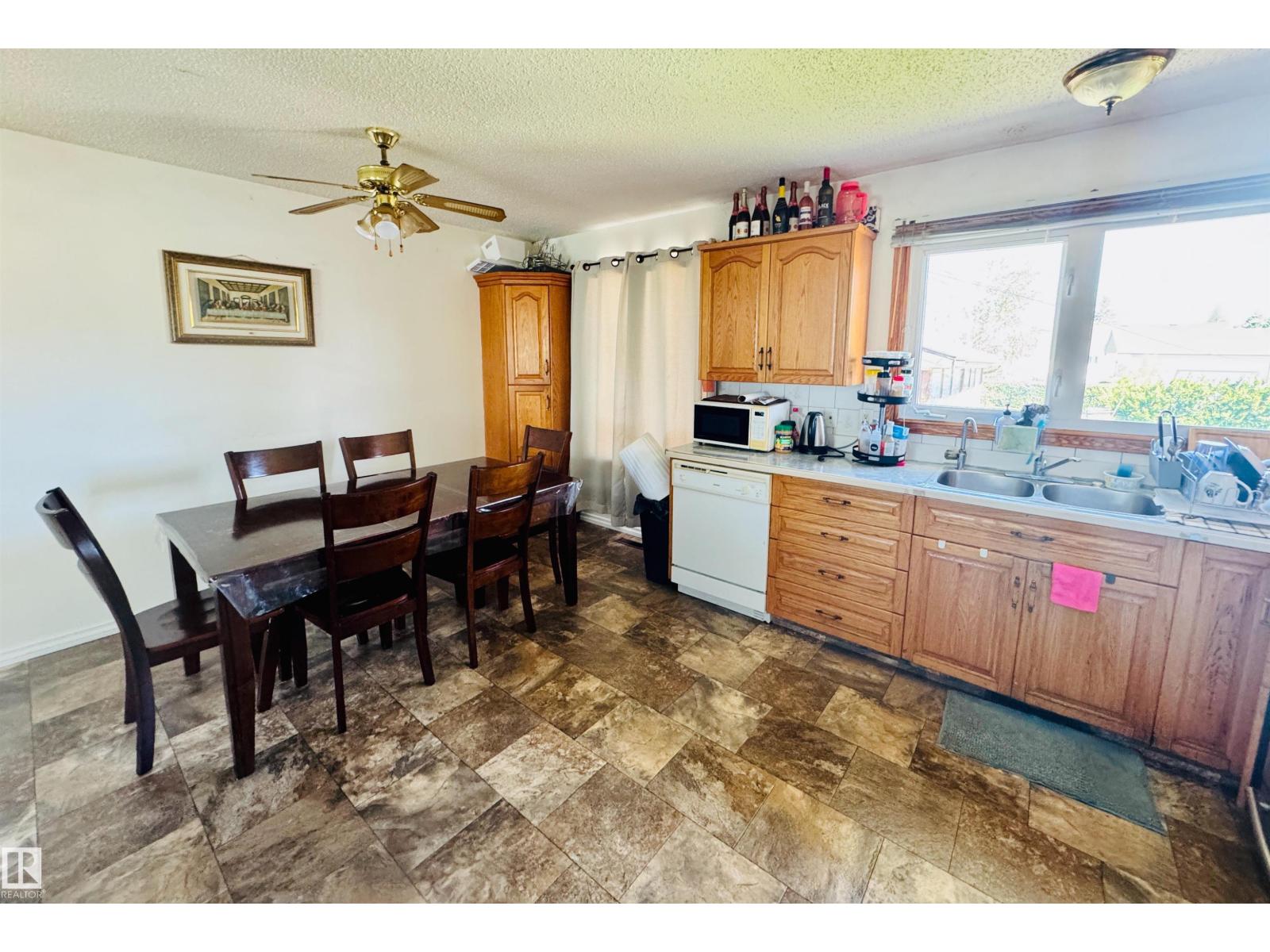 4210 48 Av Property Photo 2