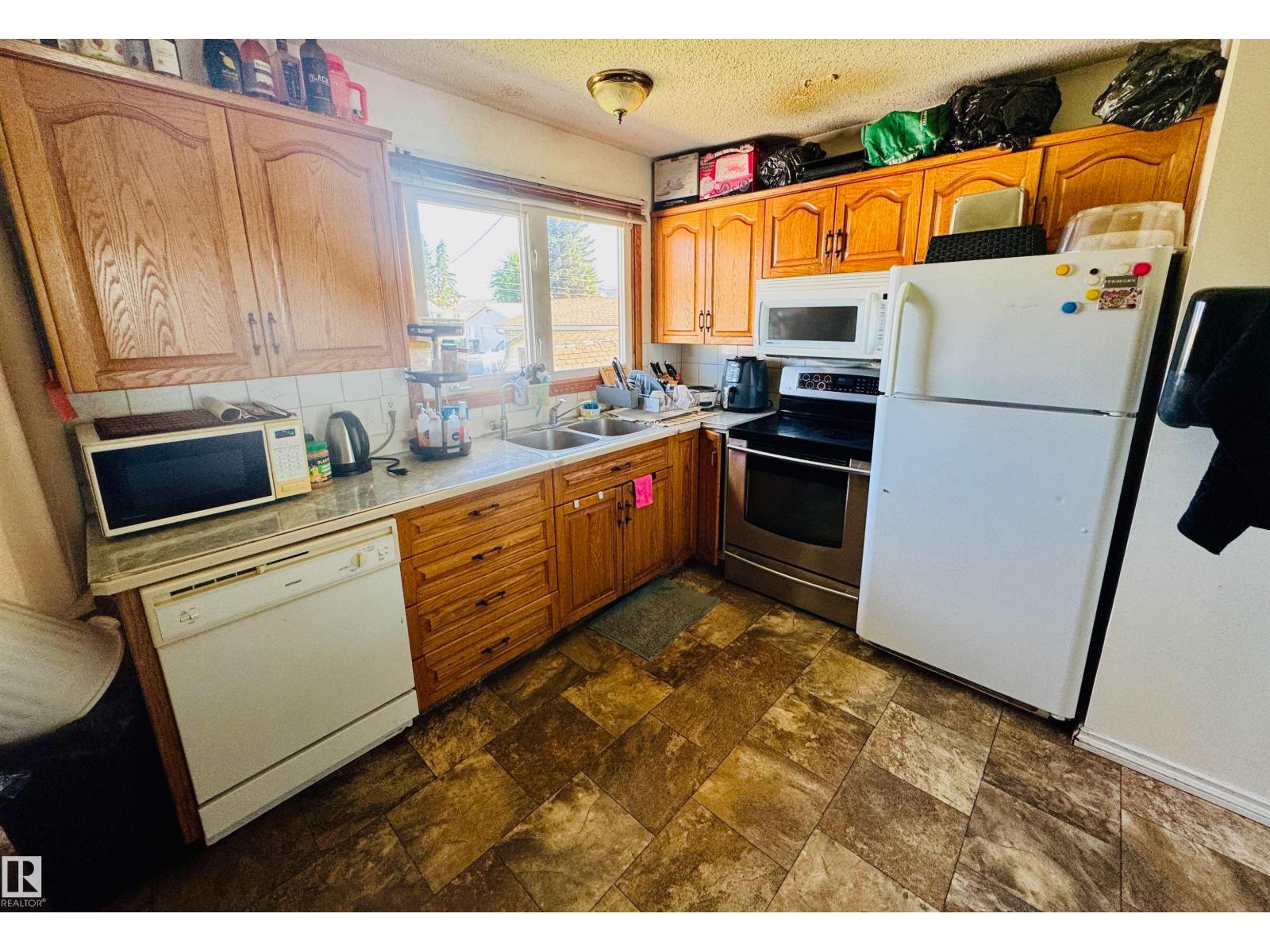 4210 48 Av Property Photo 4