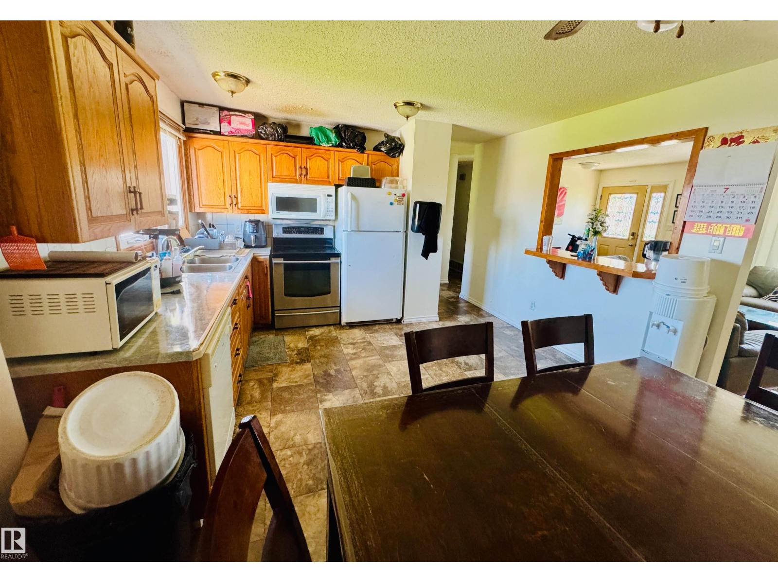 4210 48 Av Property Photo 5