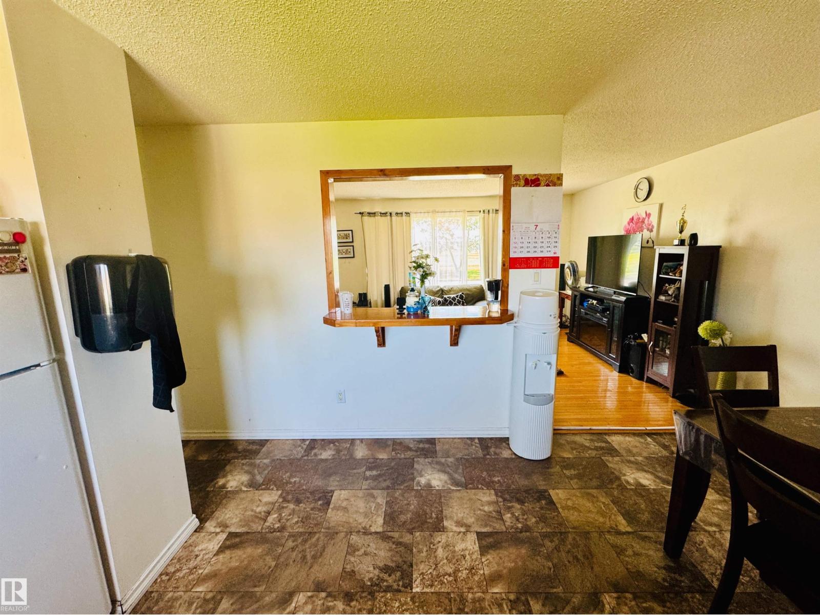 4210 48 Av Property Photo 6