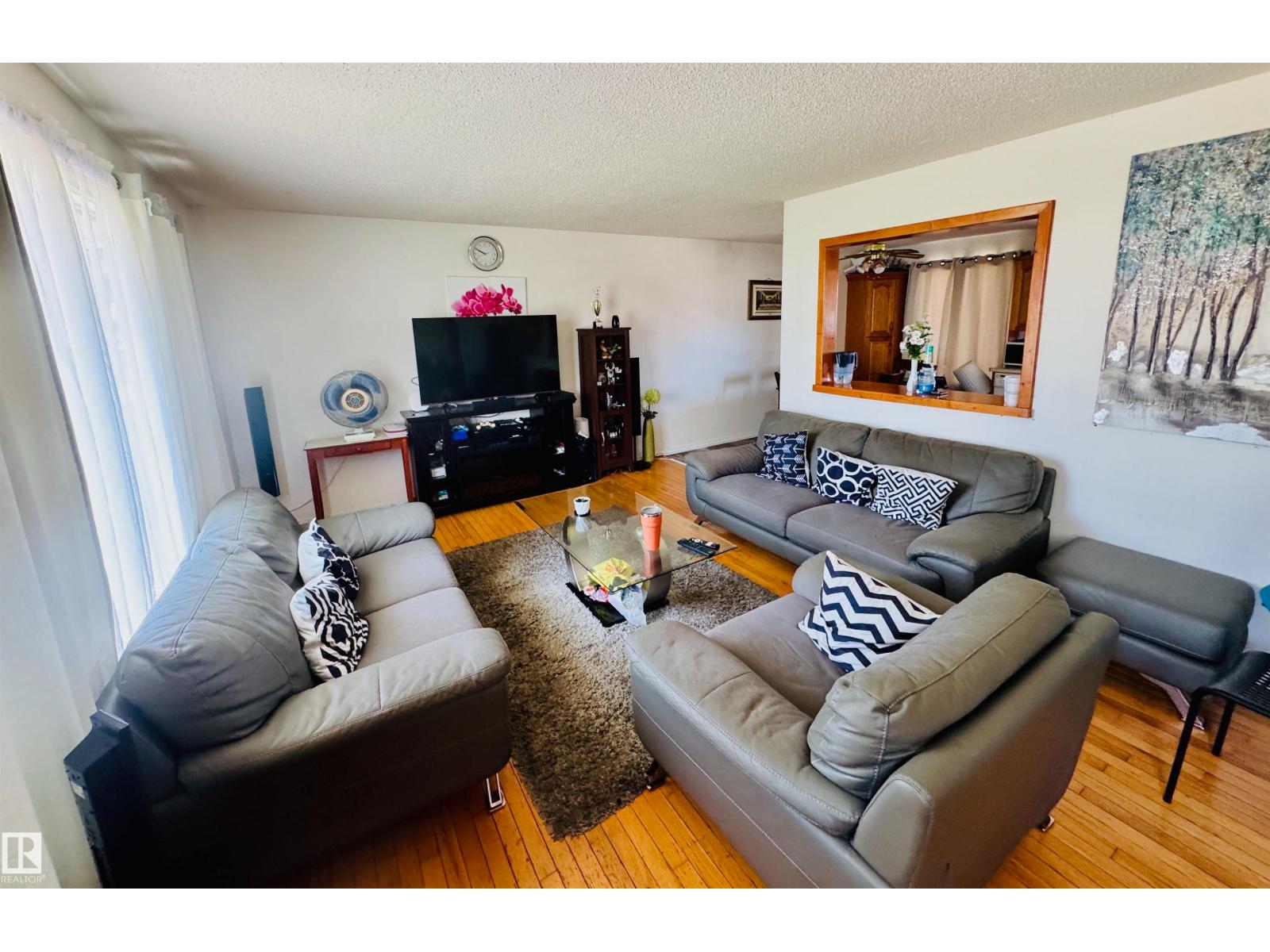 4210 48 Av Property Photo 7