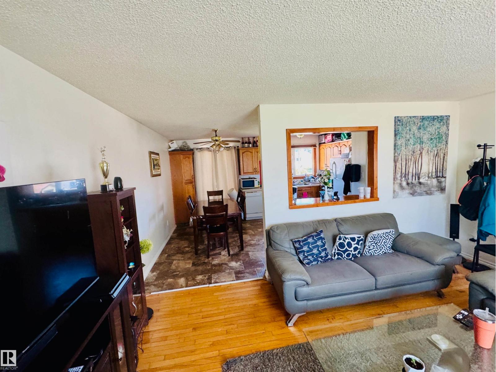 4210 48 Av Property Photo 8