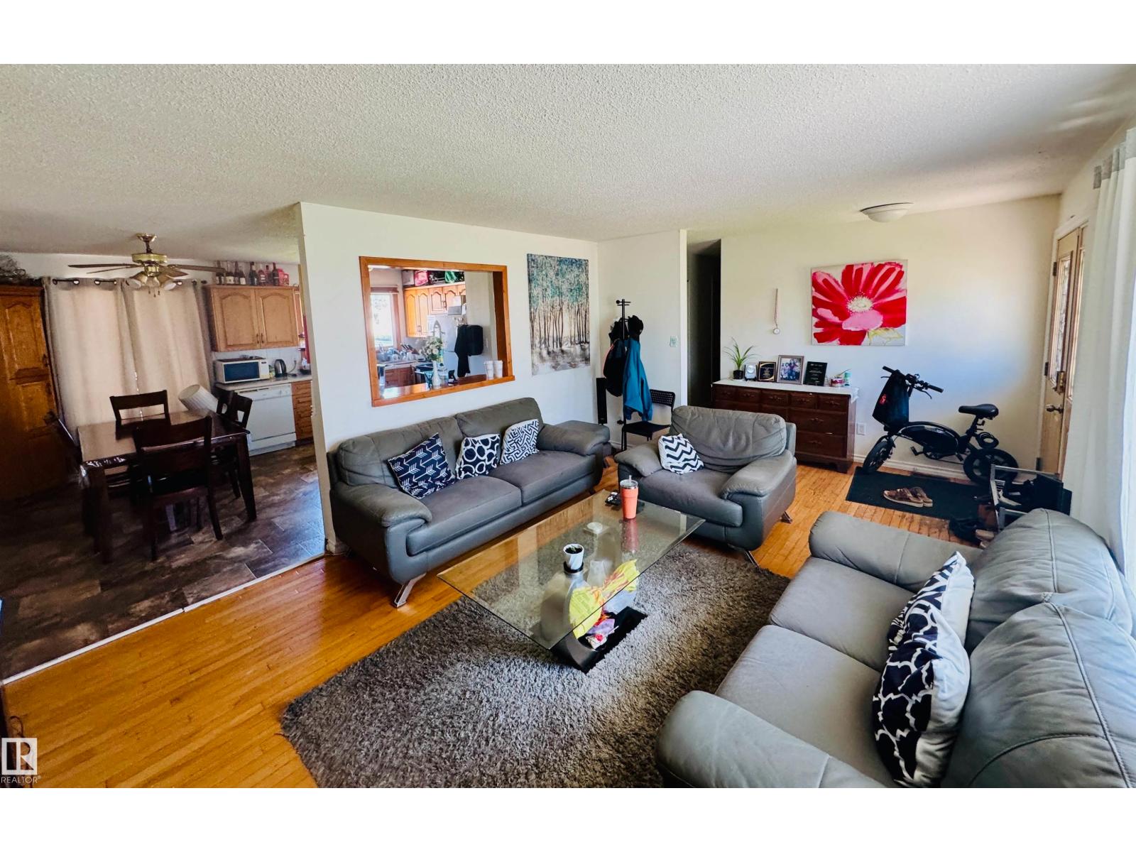 4210 48 Av Property Photo 9