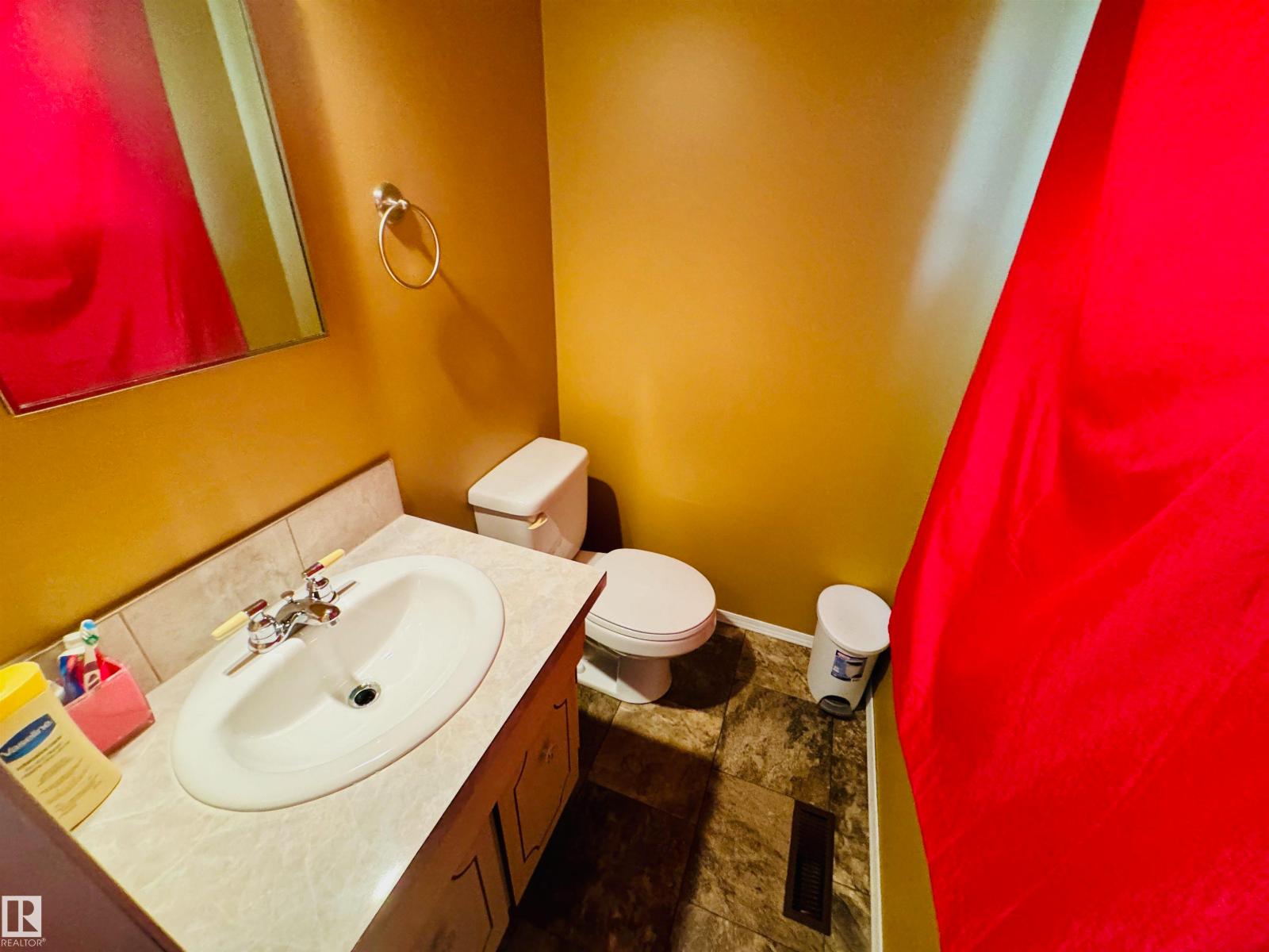 4210 48 Av Property Photo 12