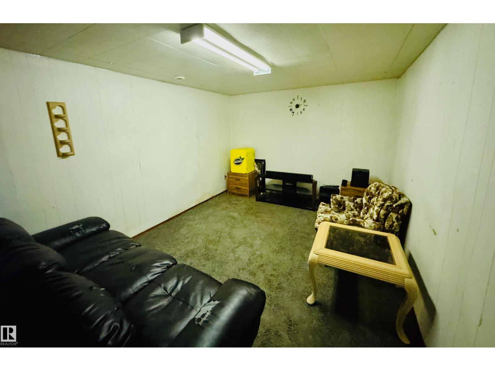4210 48 Av Property Photo 15