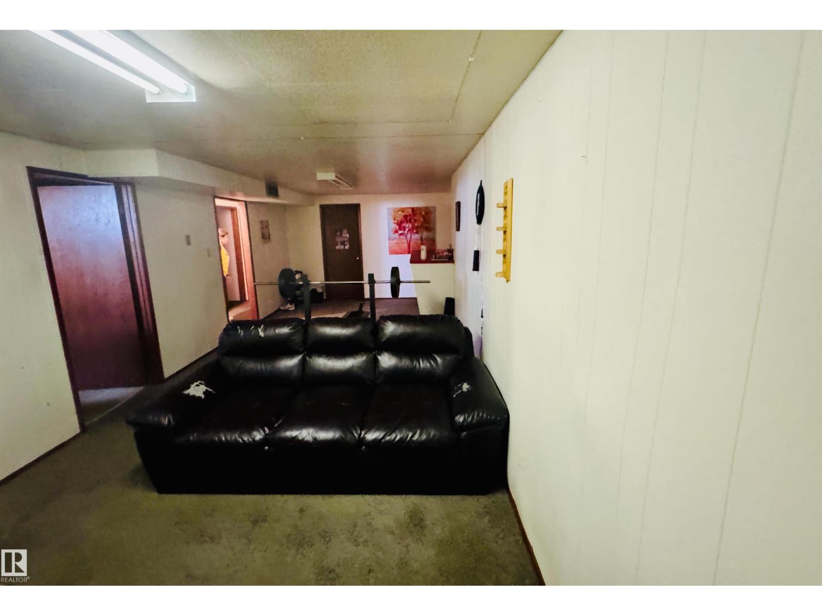 4210 48 Av Property Photo 16